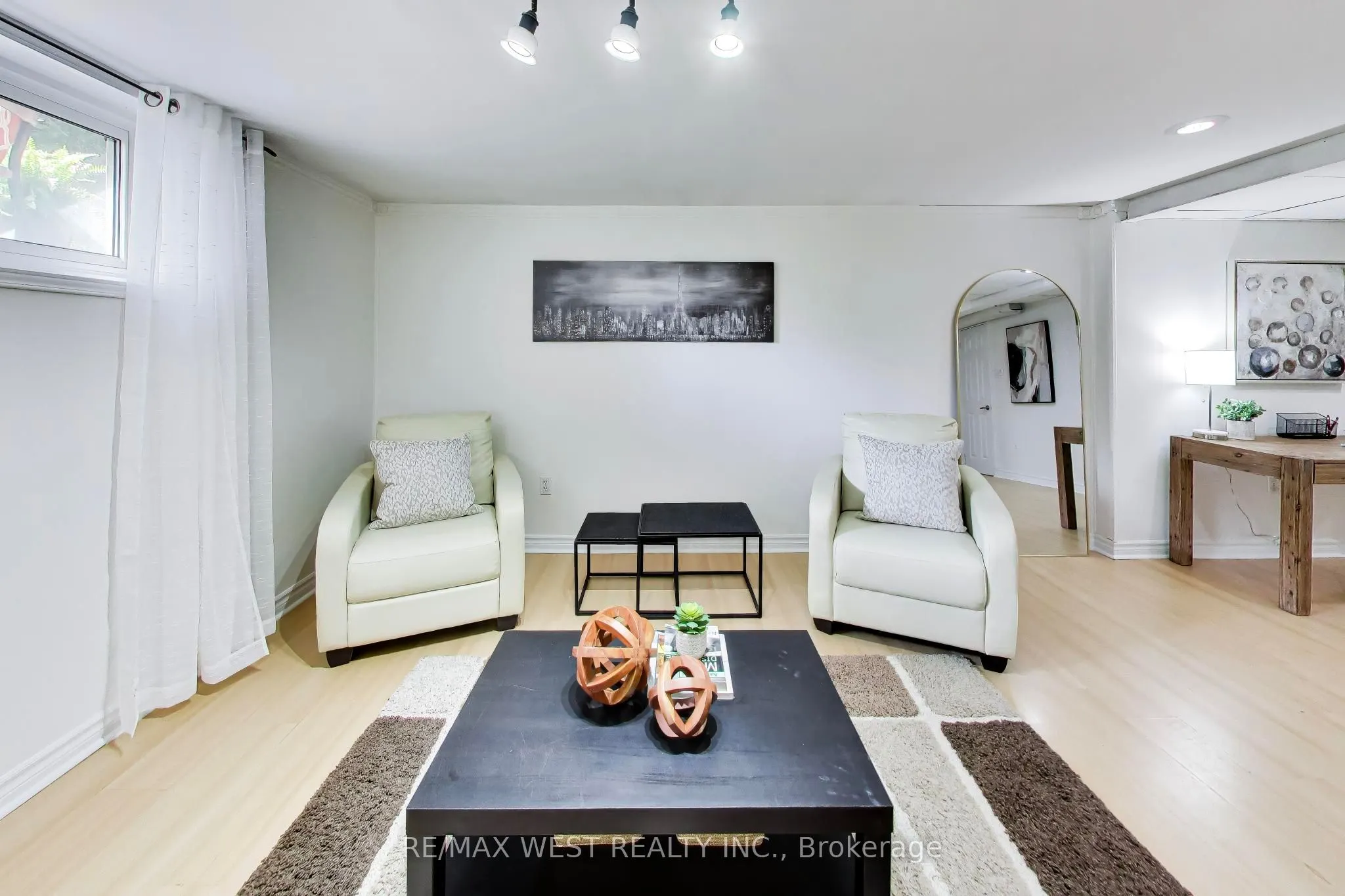 128 Roser Crescent