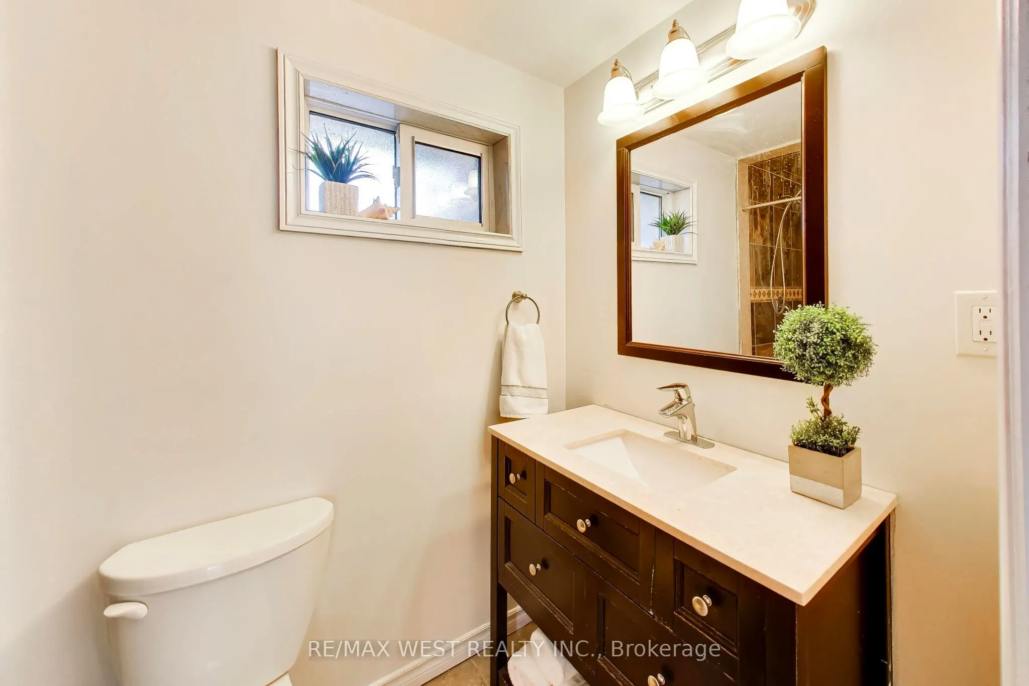128 Roser Crescent