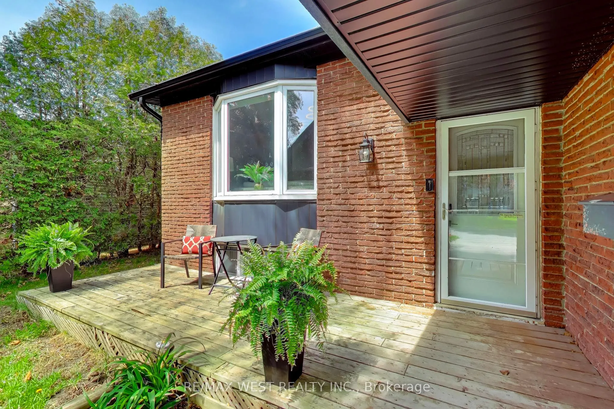 128 Roser Crescent