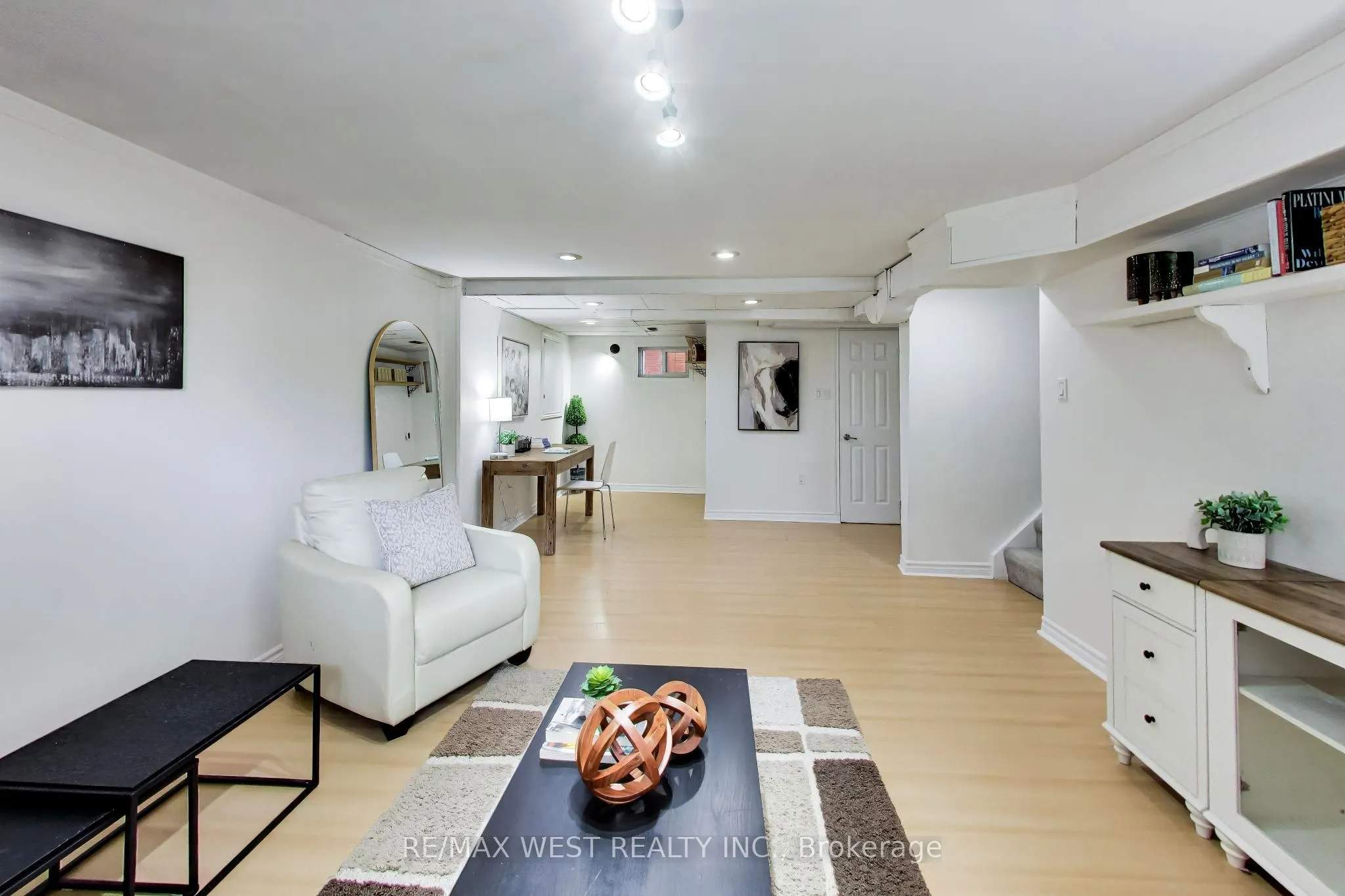 128 Roser Crescent