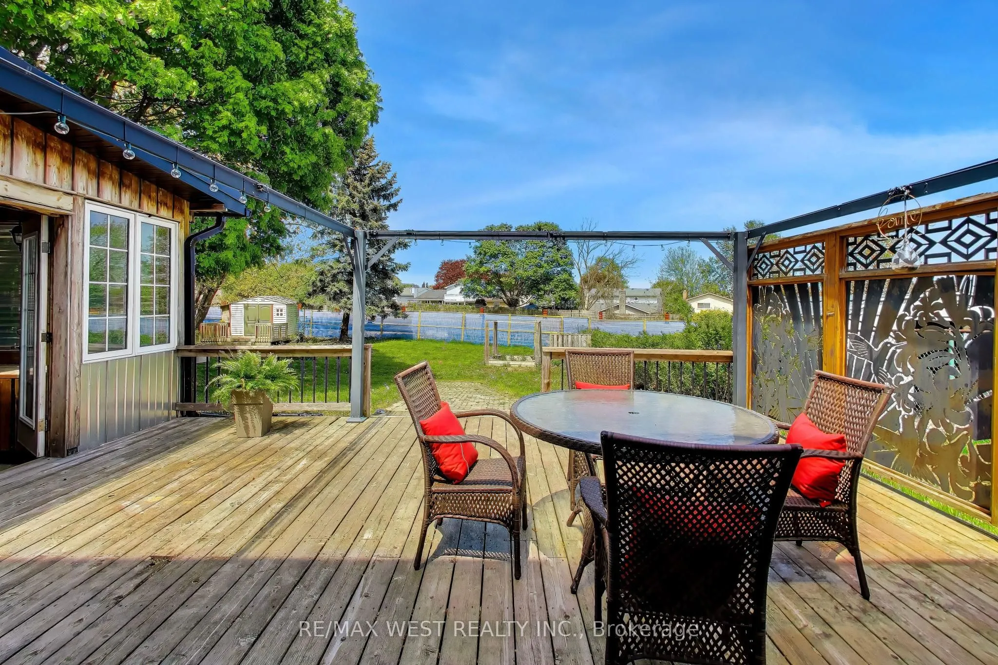 128 Roser Crescent