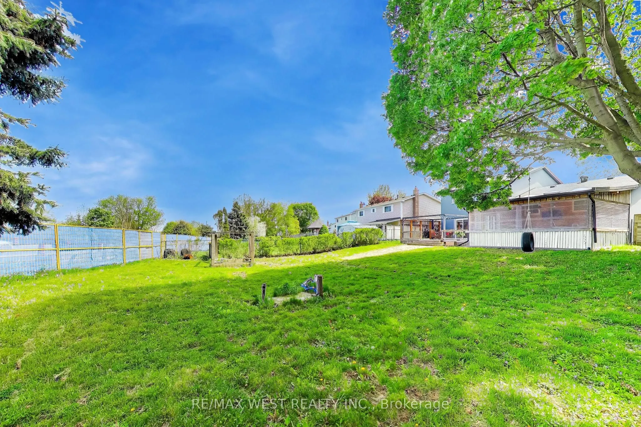 128 Roser Crescent
