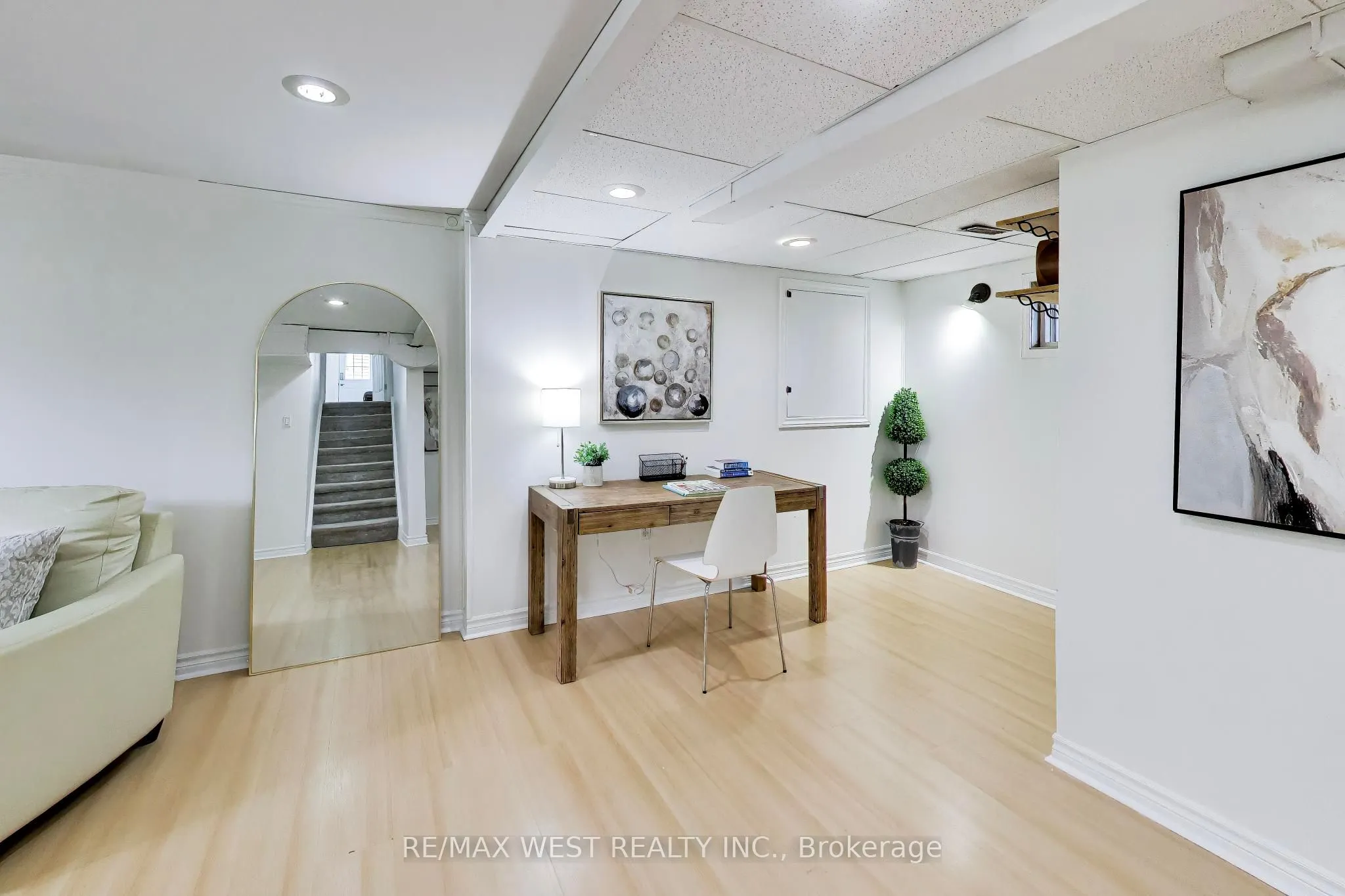 128 Roser Crescent