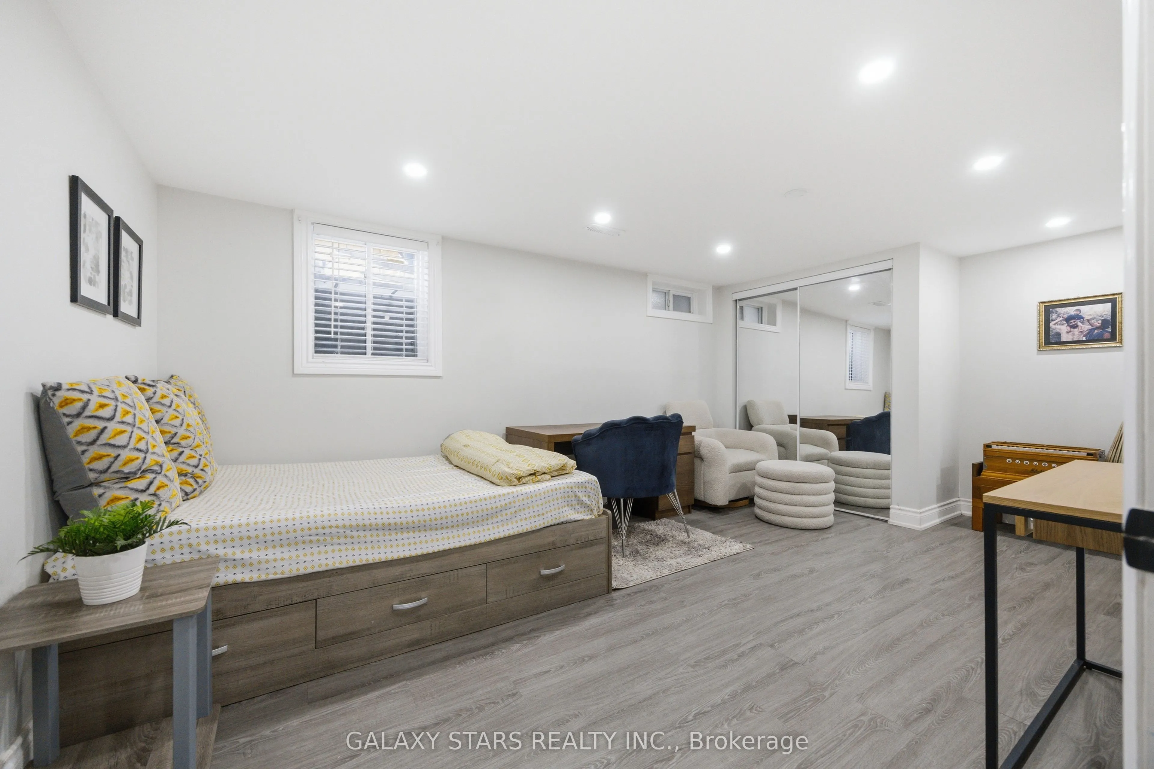 1177 Lisgar Avenue