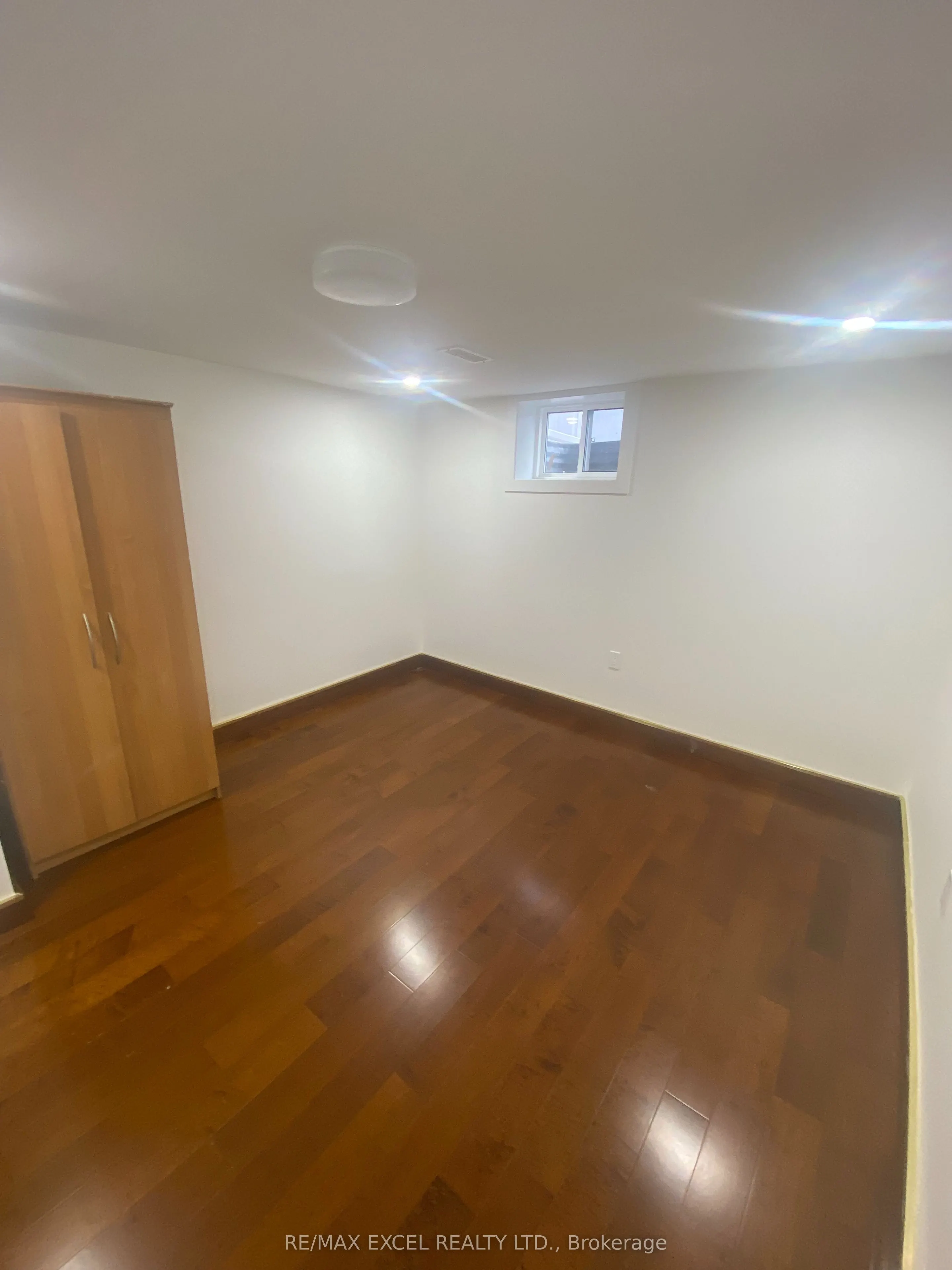 226 Elgin Street W #Basement