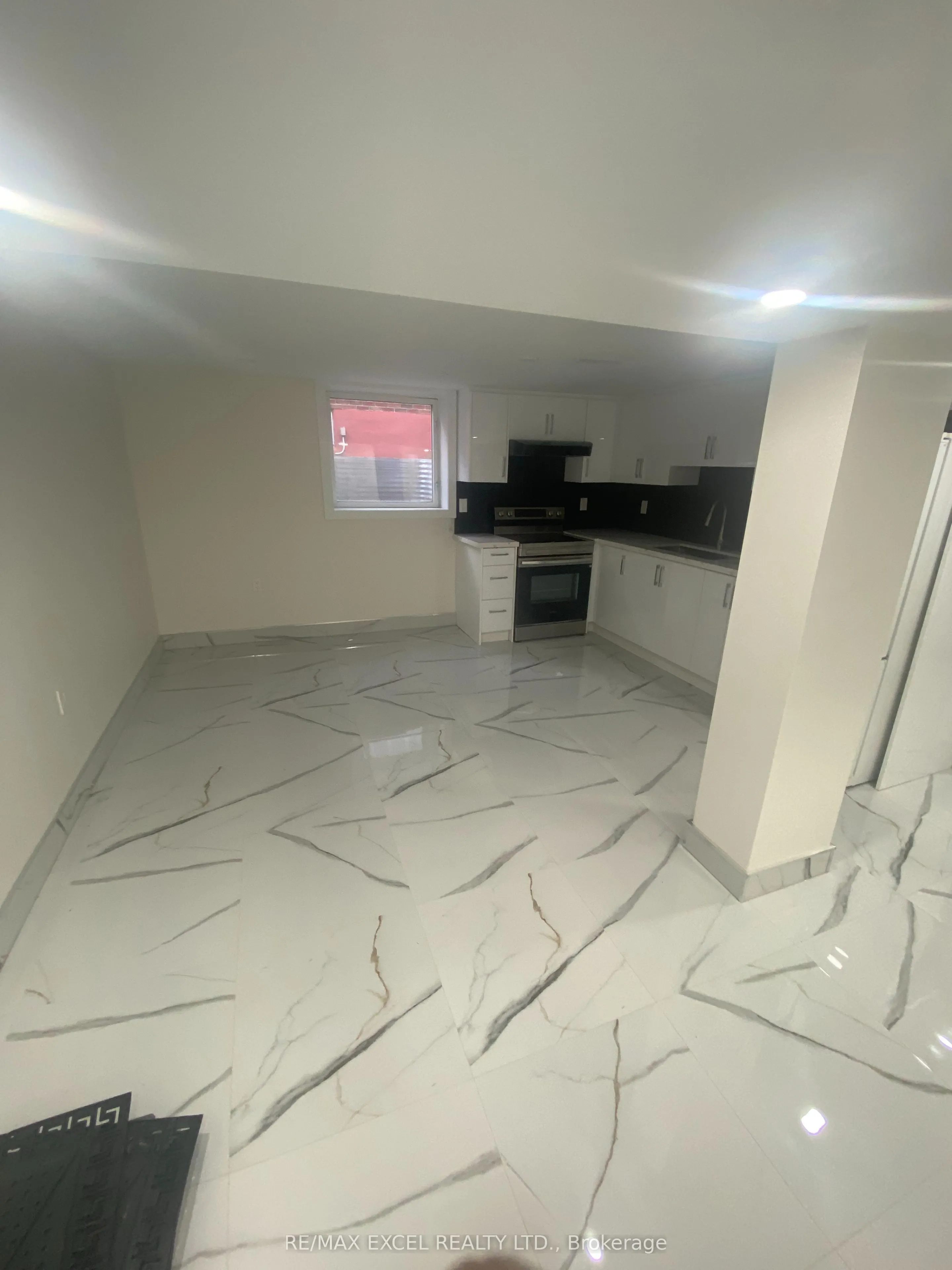 226 Elgin Street W #Basement