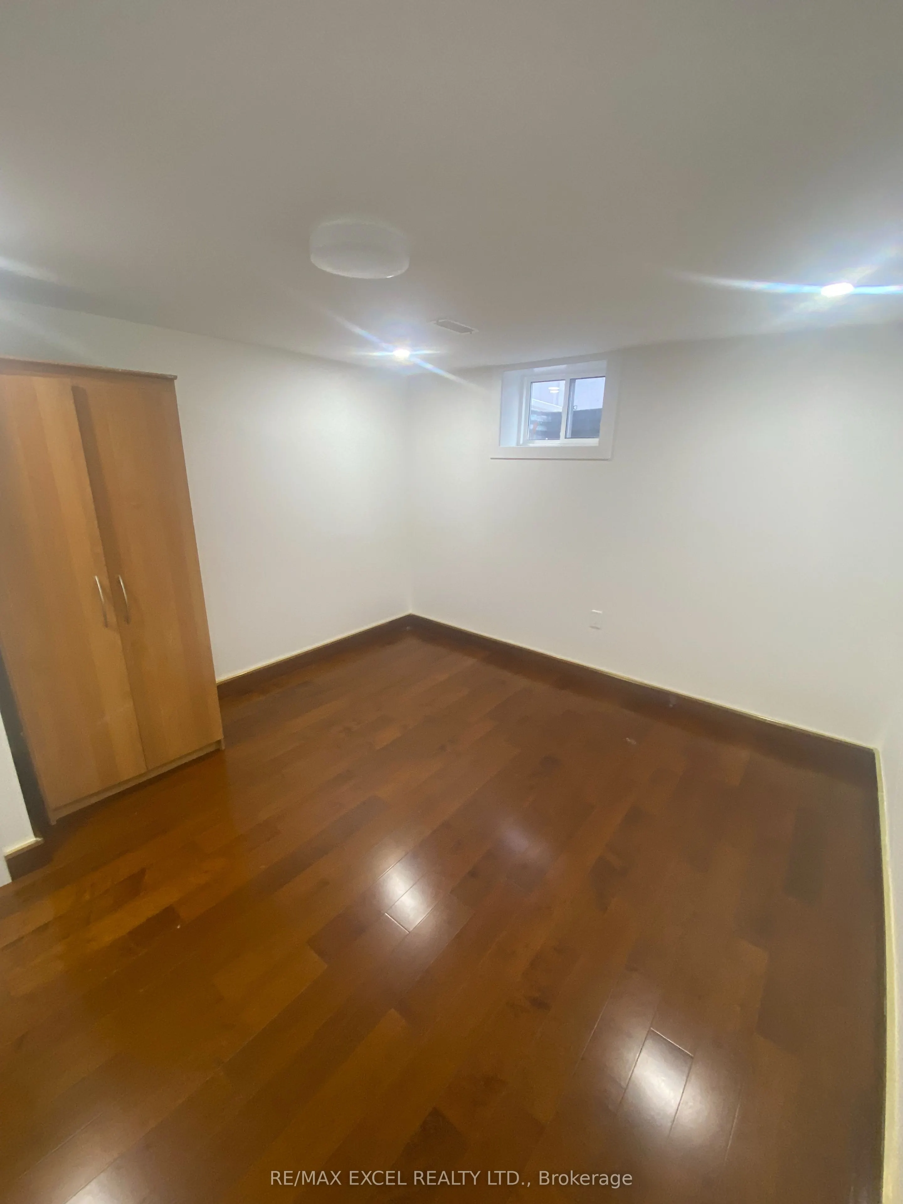 226 Elgin Street W #Basement