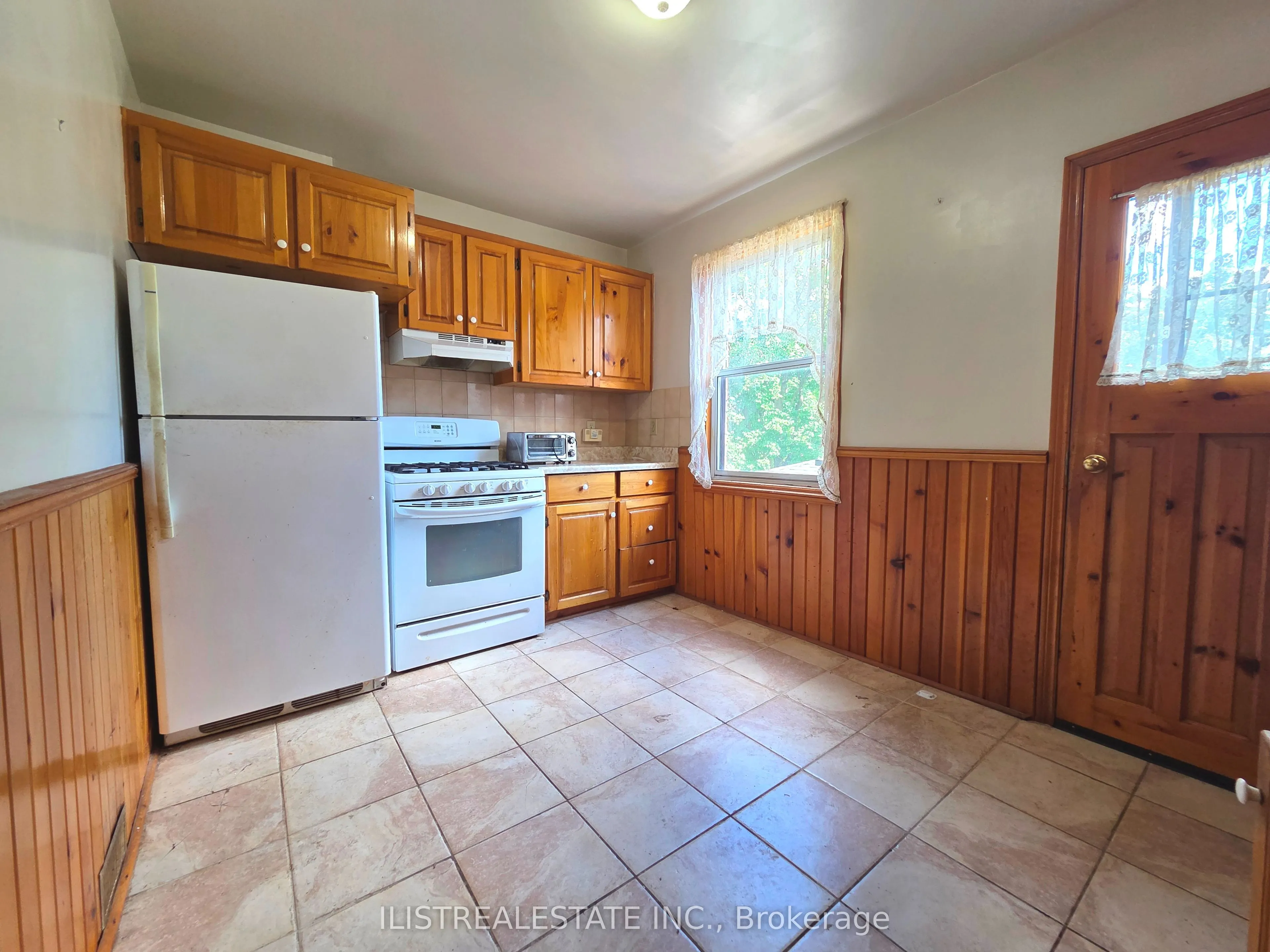 213 Blantyre Avenue