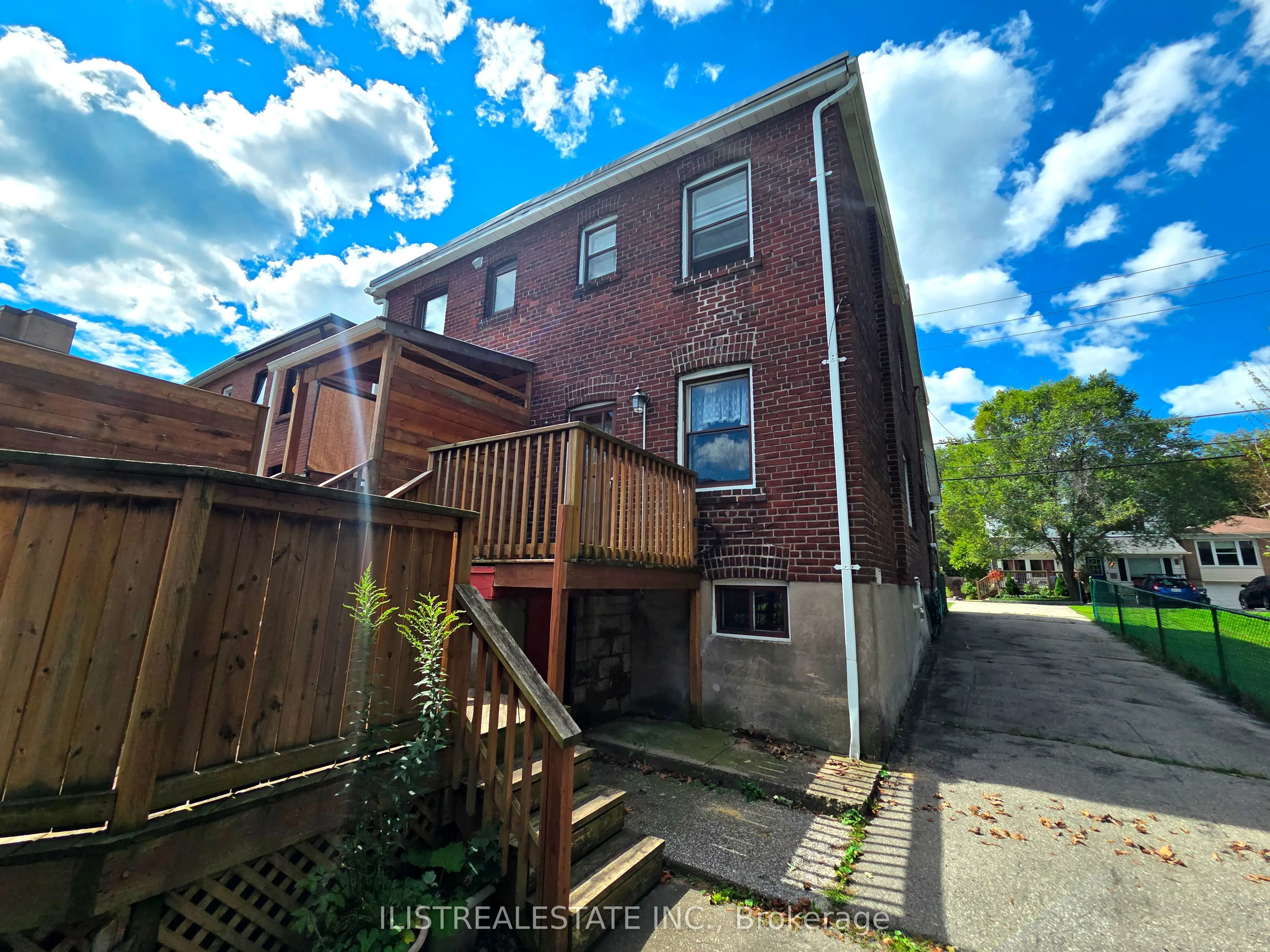 213 Blantyre Avenue