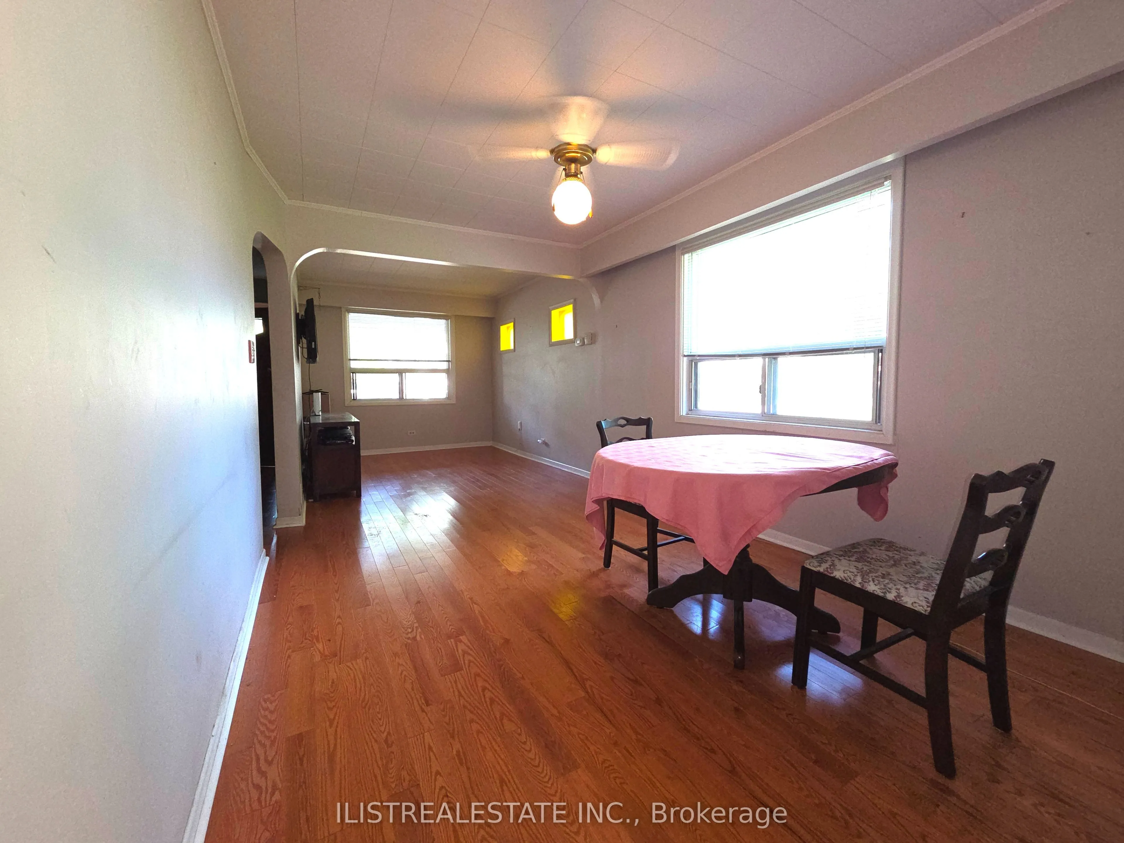 213 Blantyre Avenue