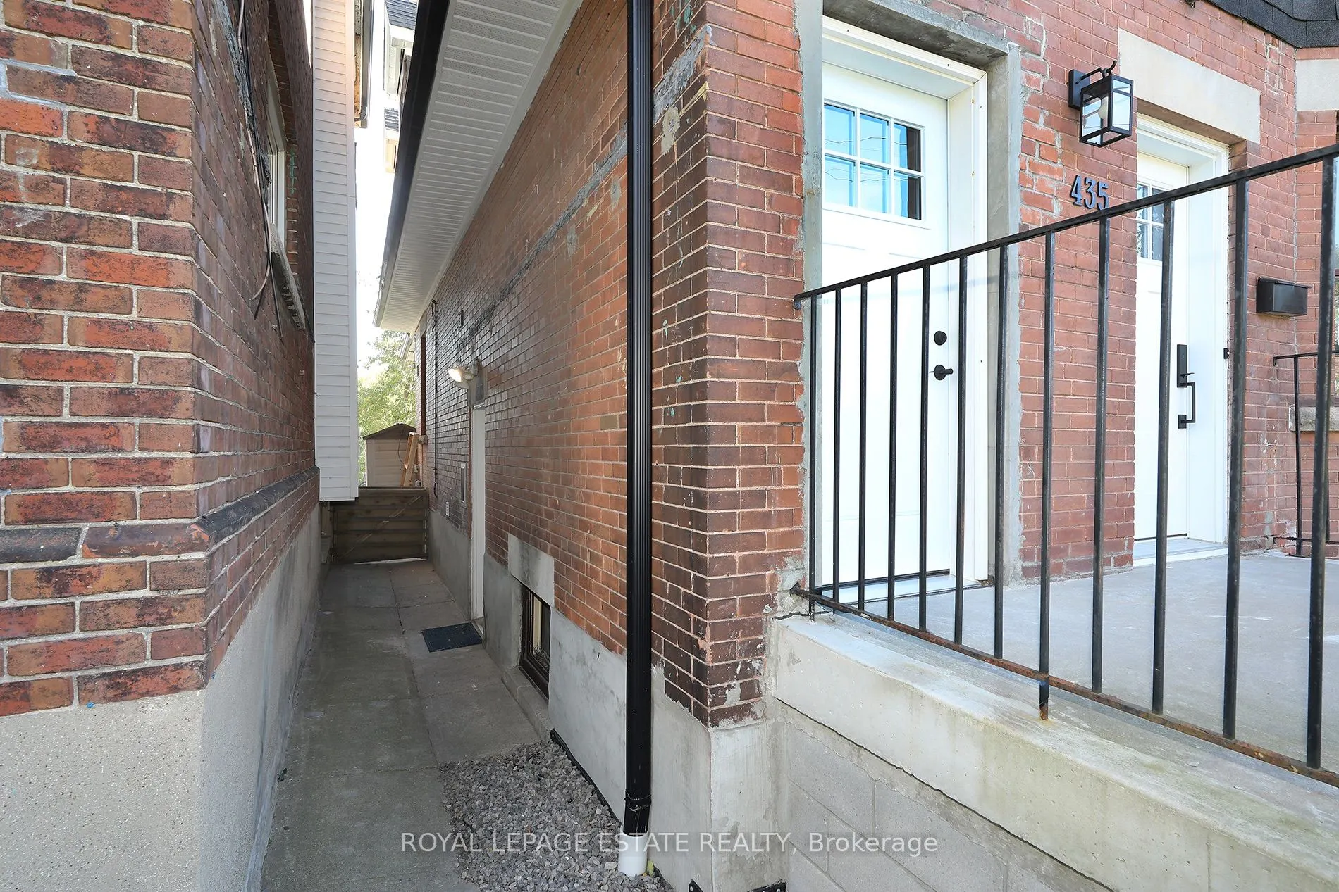 435 Kingston Road #LOWER