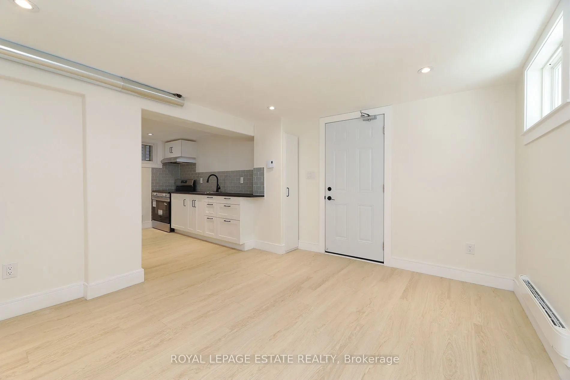 435 Kingston Road #LOWER