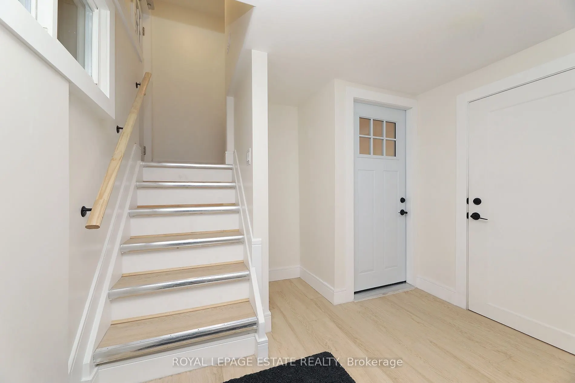 435 Kingston Road #LOWER