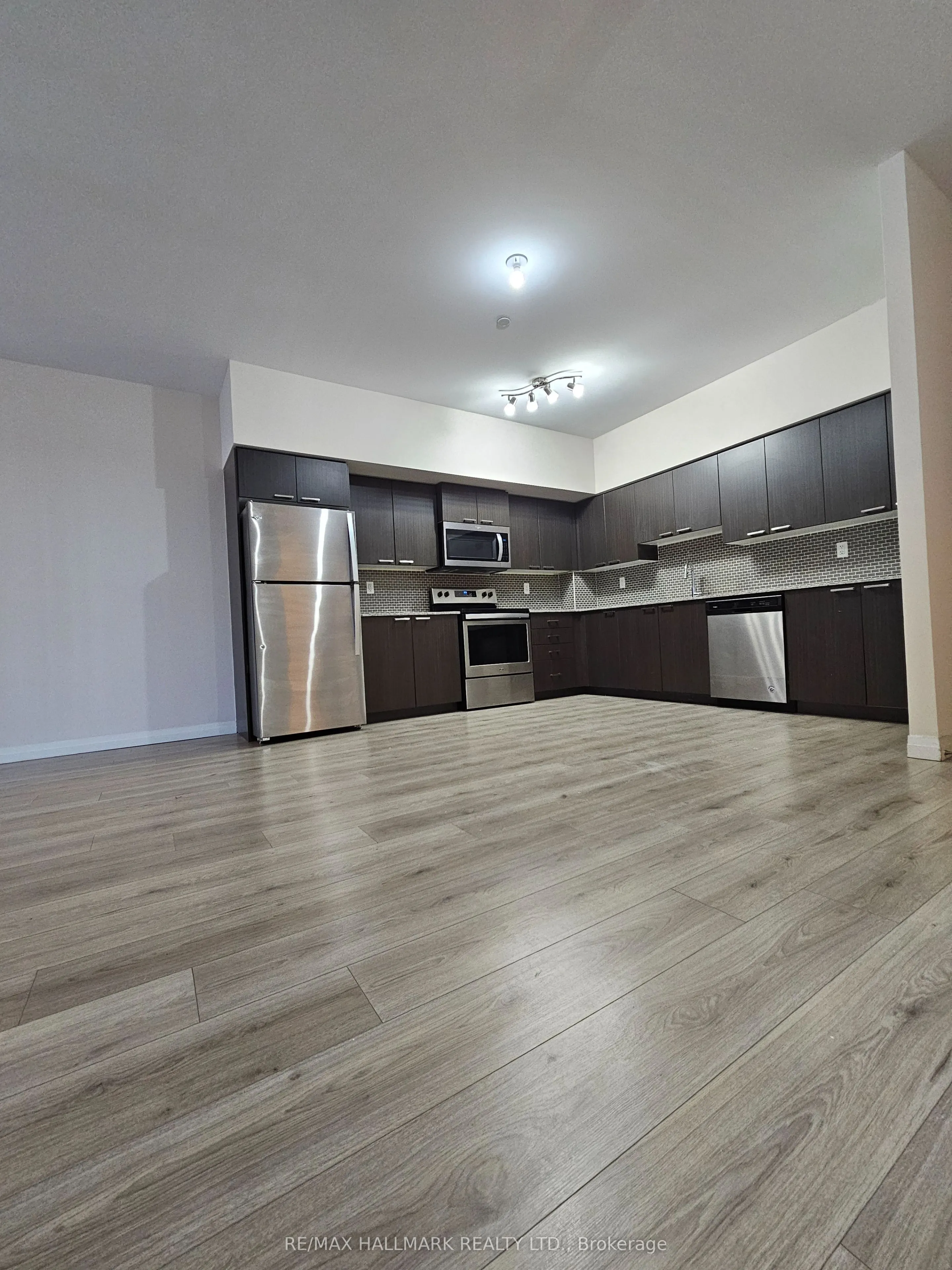 2152 Lawrence Avenue #101
