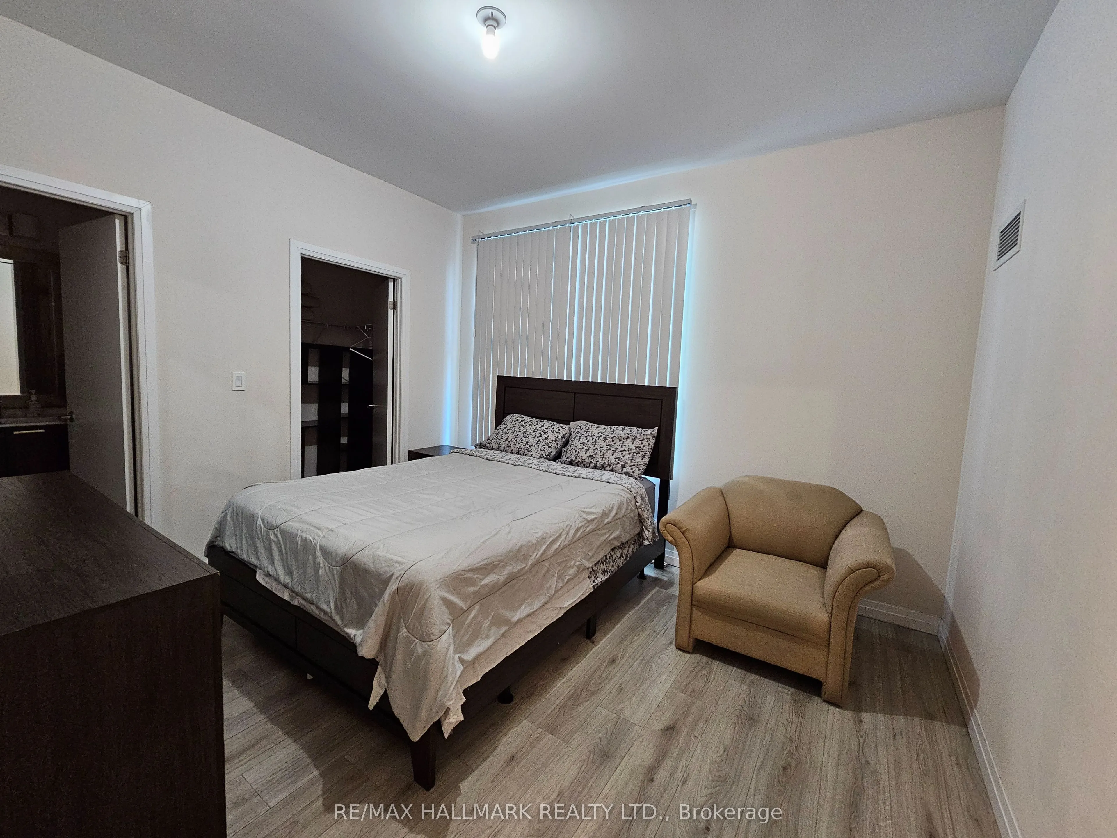 2152 Lawrence Avenue #105