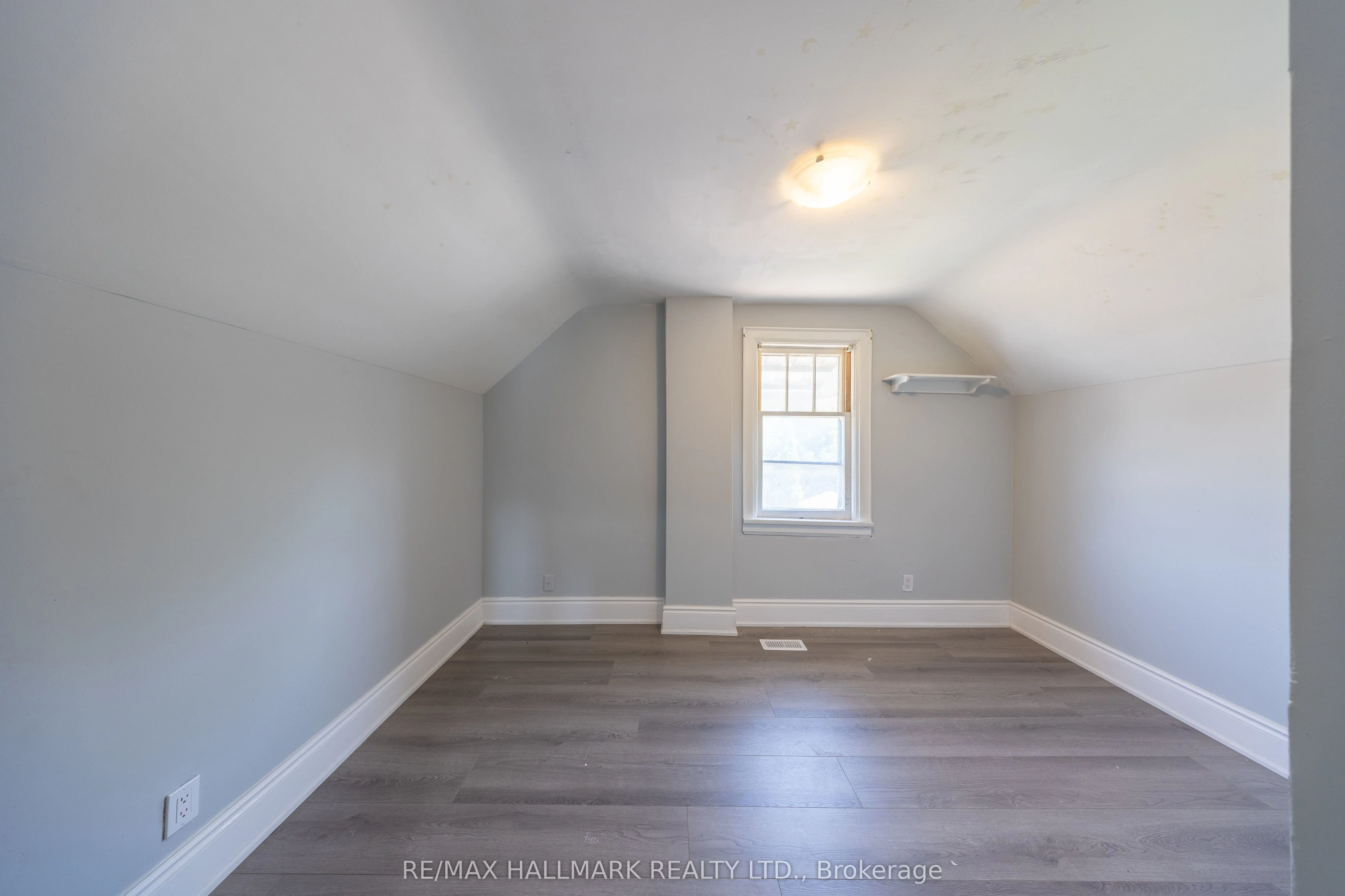 559 Ritson Road S
