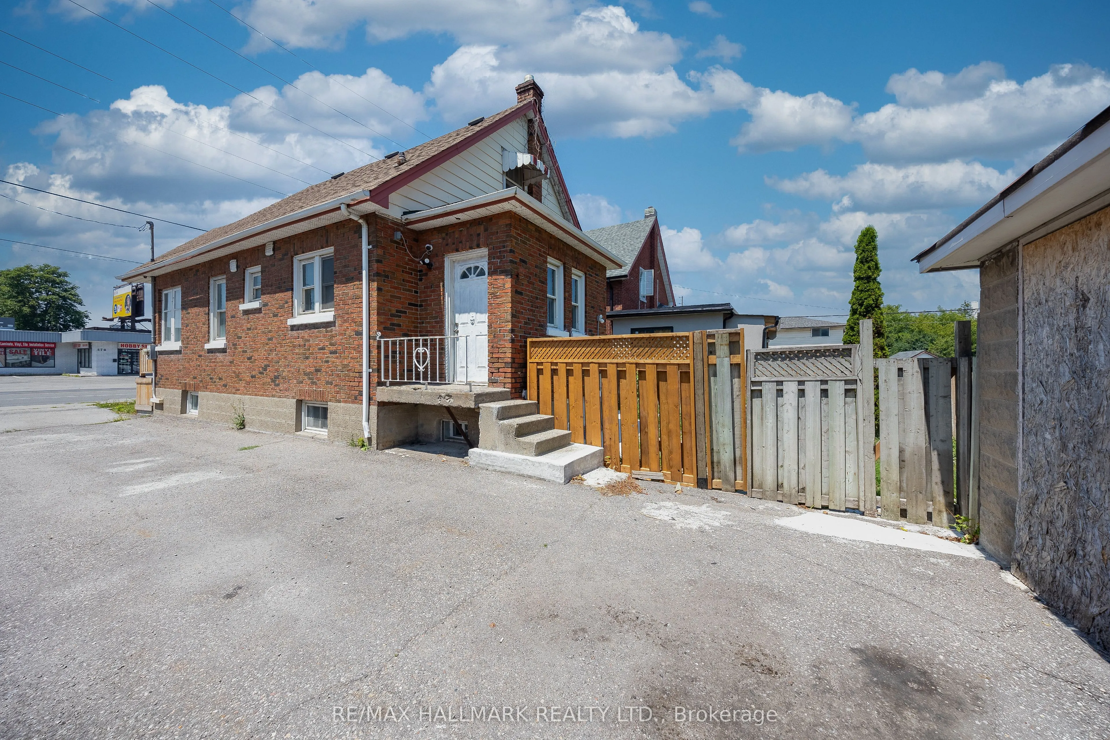 559 Ritson Road S