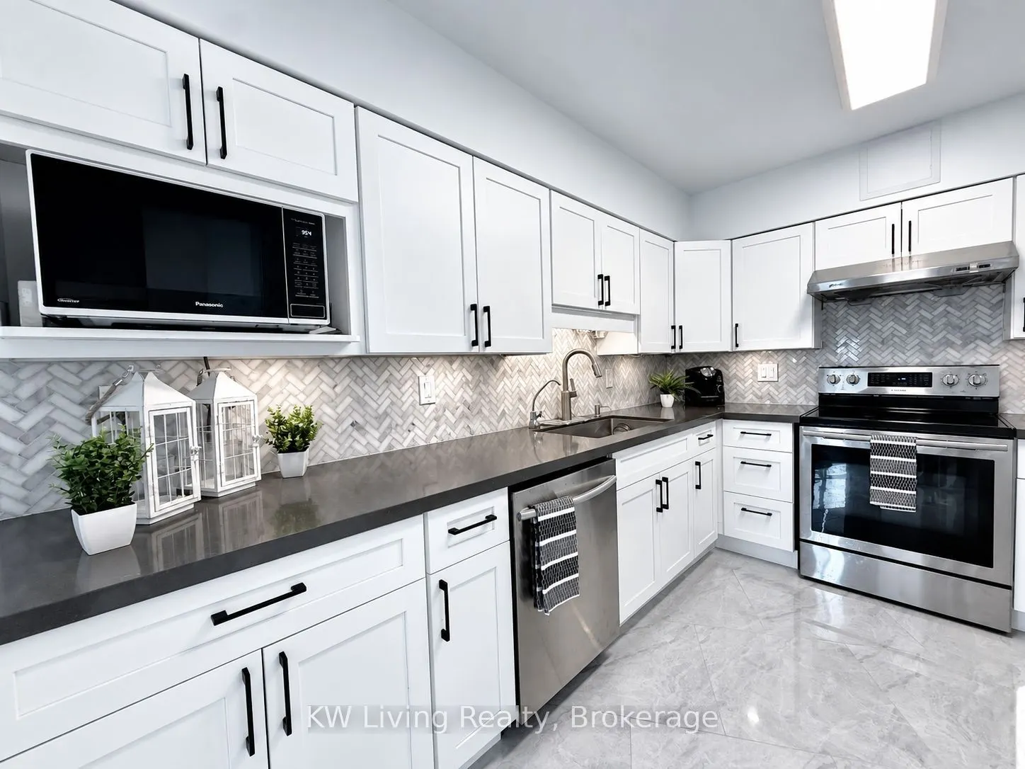 175 Bamburgh Circle #818