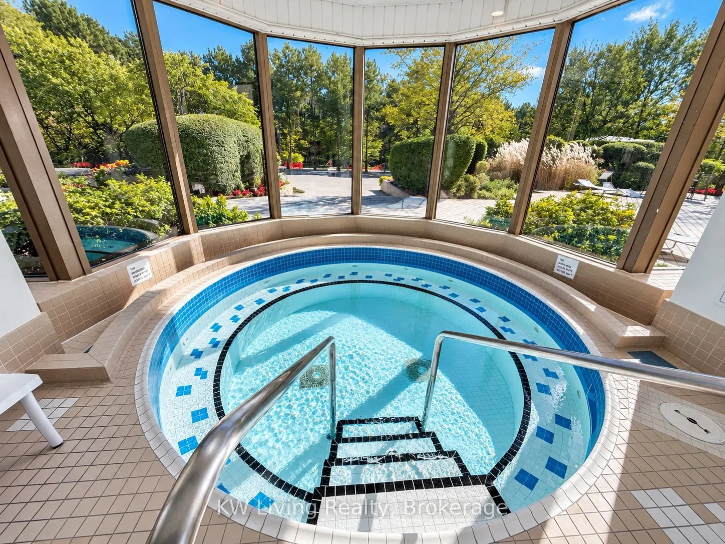 175 Bamburgh Circle #818