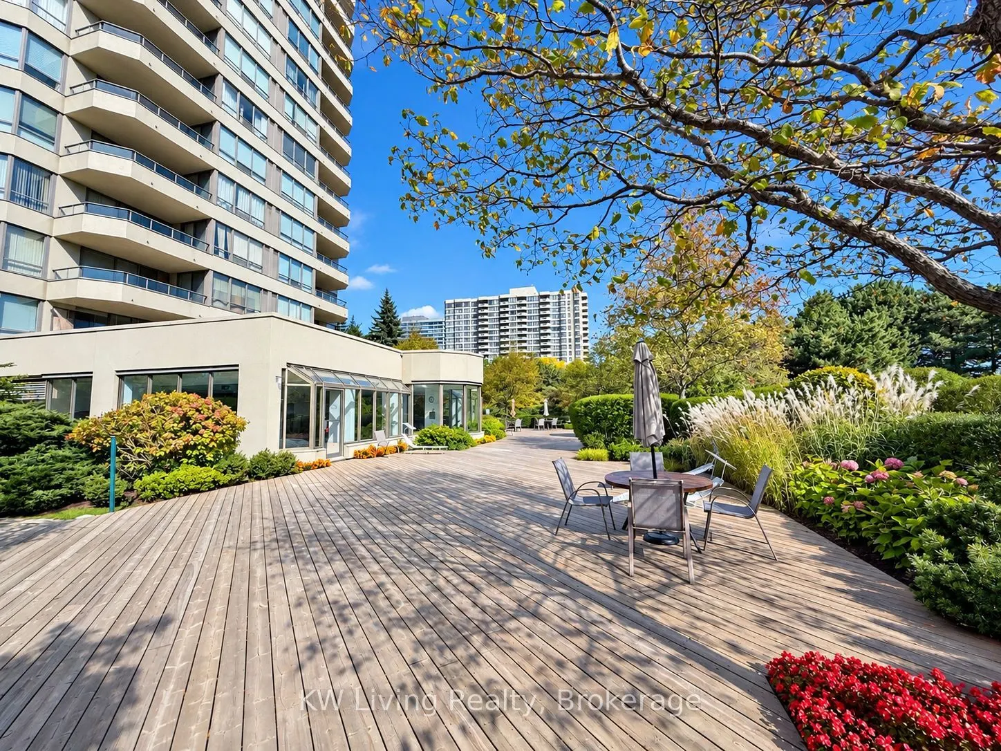 175 Bamburgh Circle #818