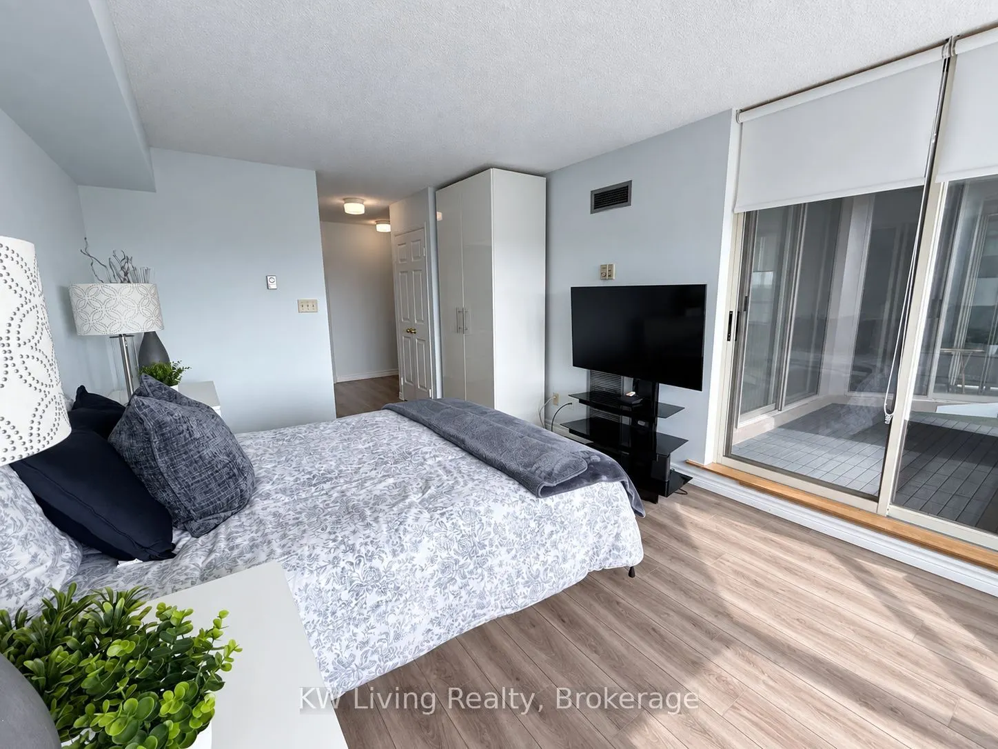 175 Bamburgh Circle #818