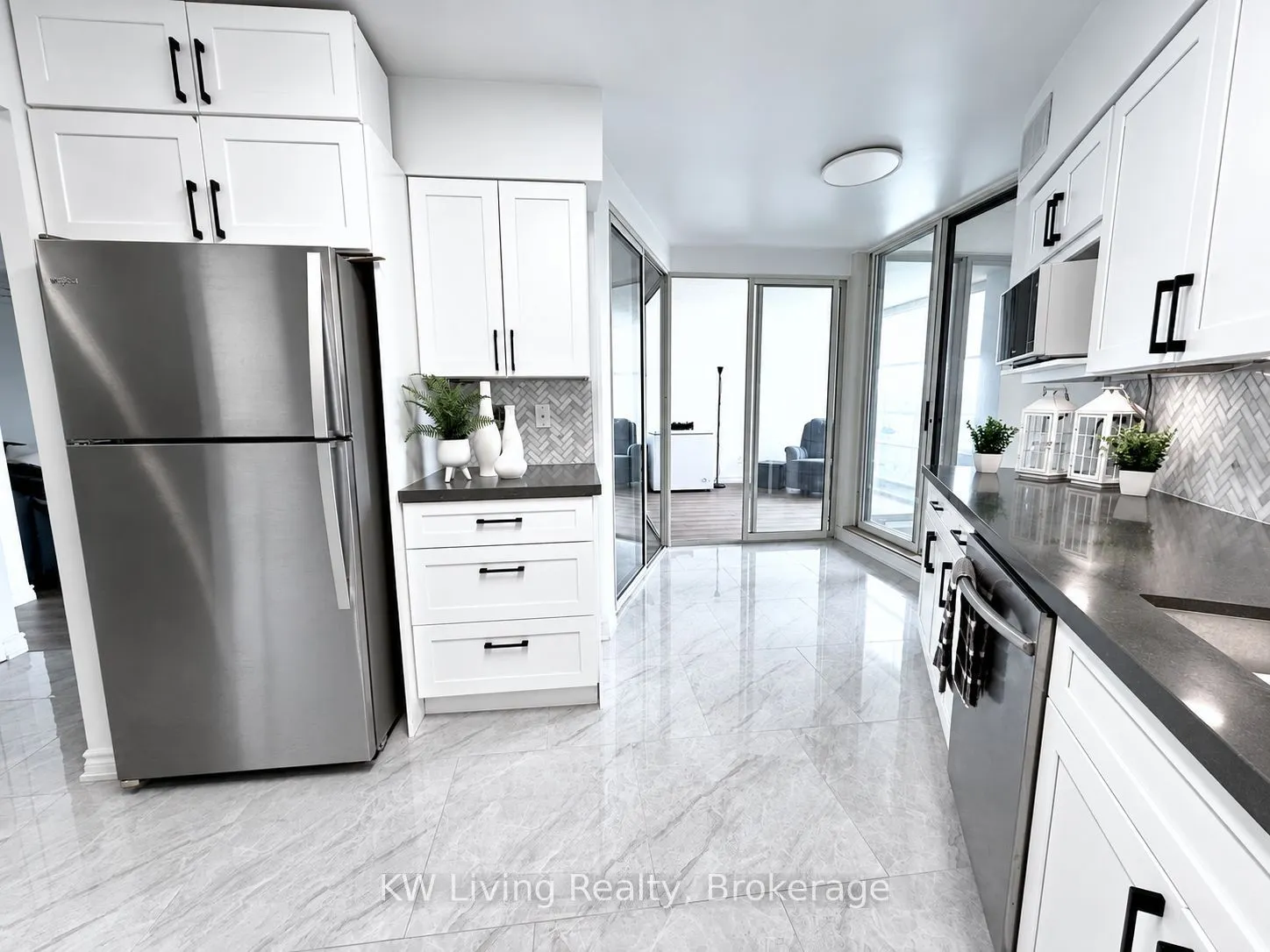 175 Bamburgh Circle #818