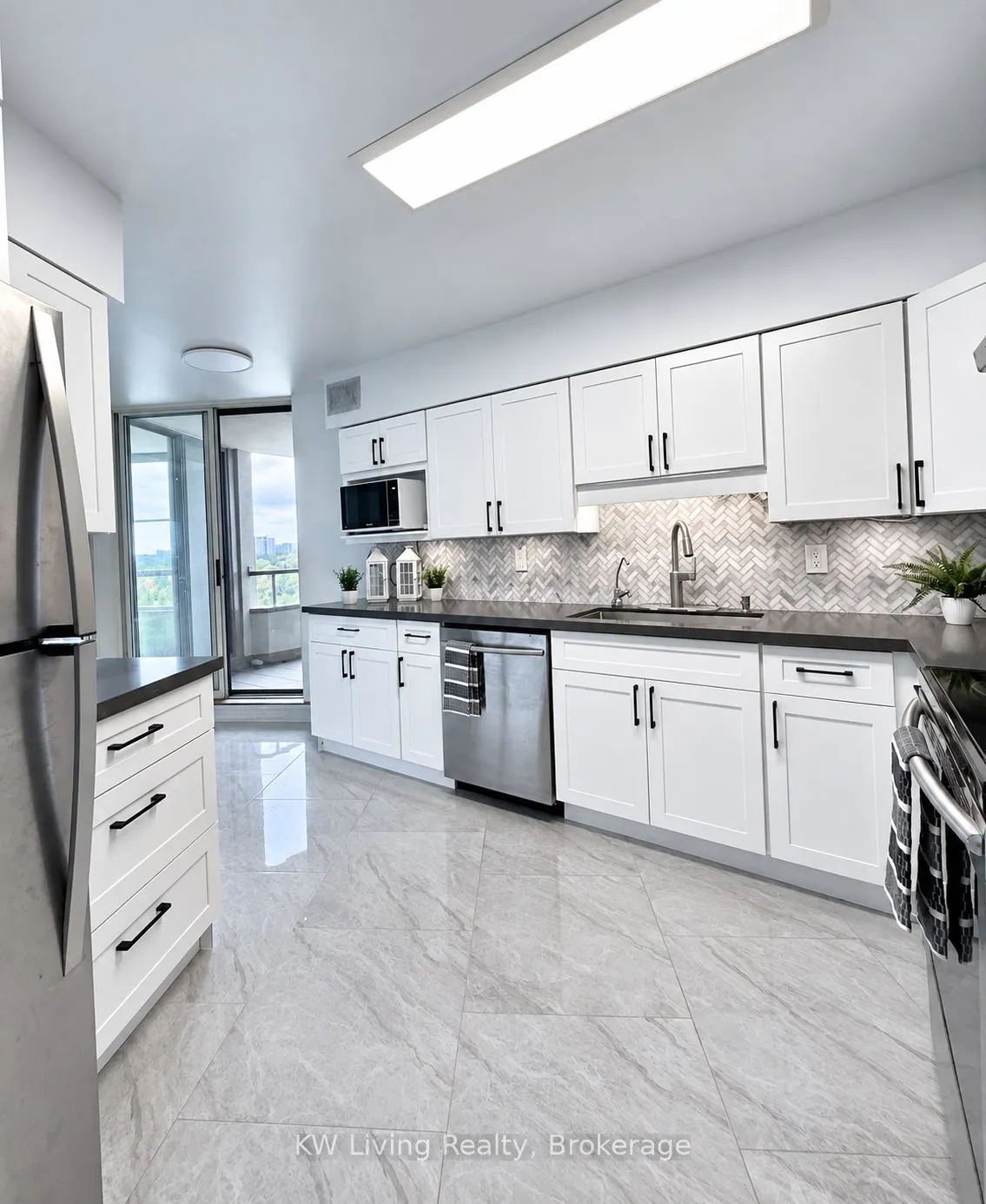 175 Bamburgh Circle #818