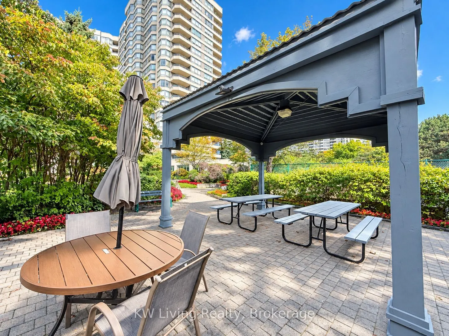 175 Bamburgh Circle #818