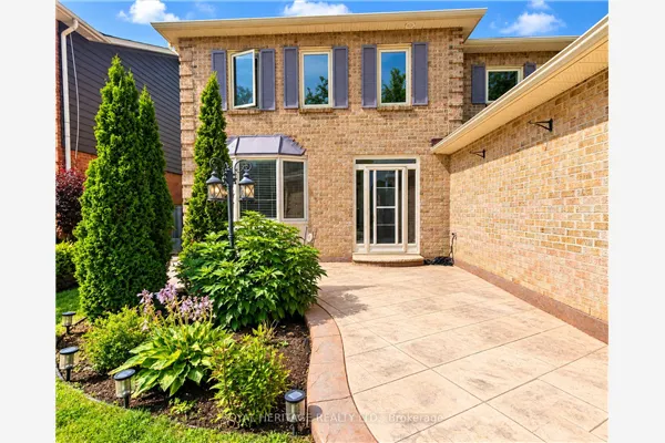 1221 Fieldstone Circle