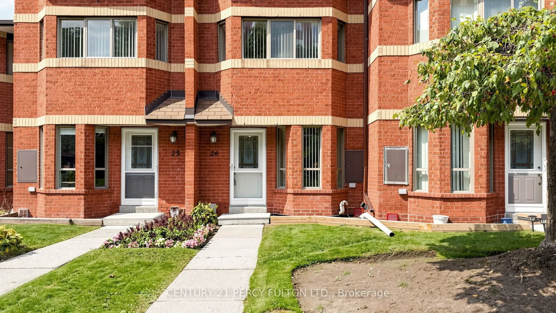2472 Eglinton Avenue E #TH26