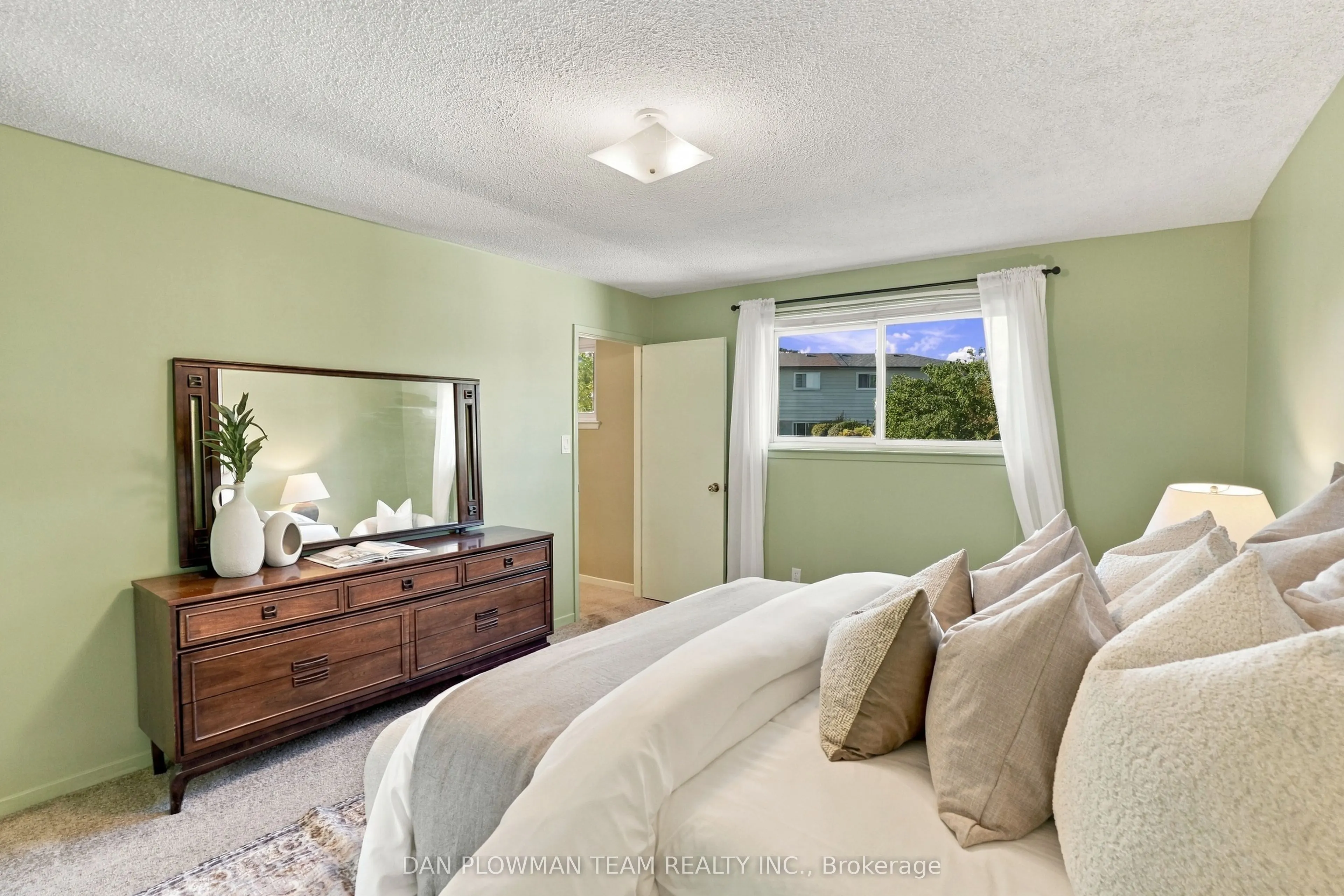 51 Rosalynne Avenue