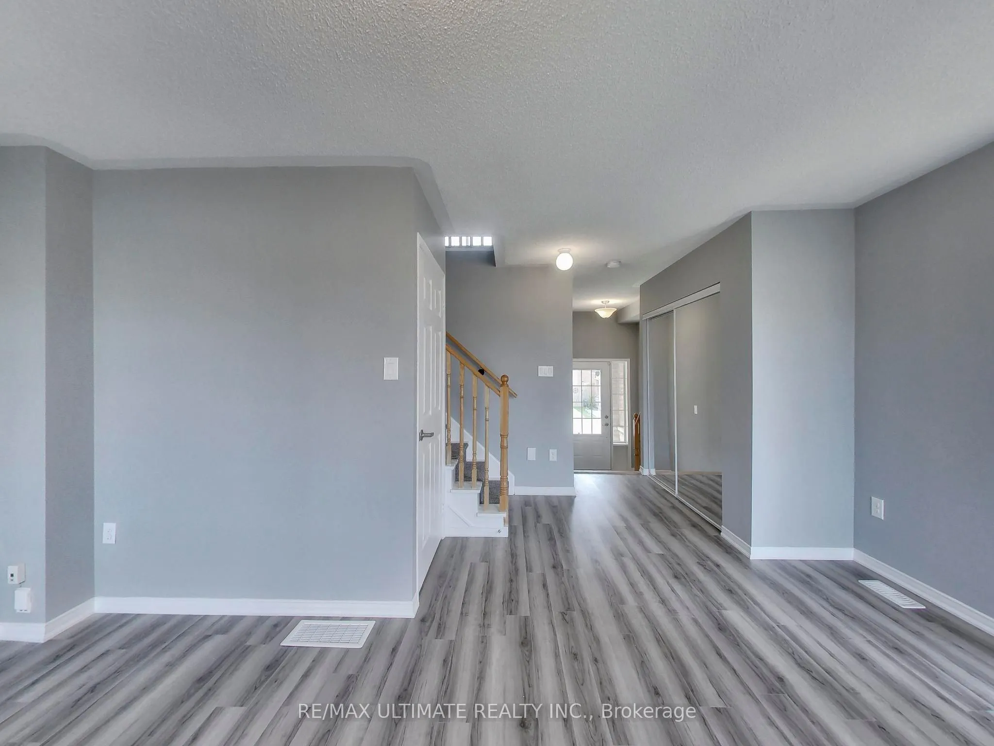 487 Rossland Road E