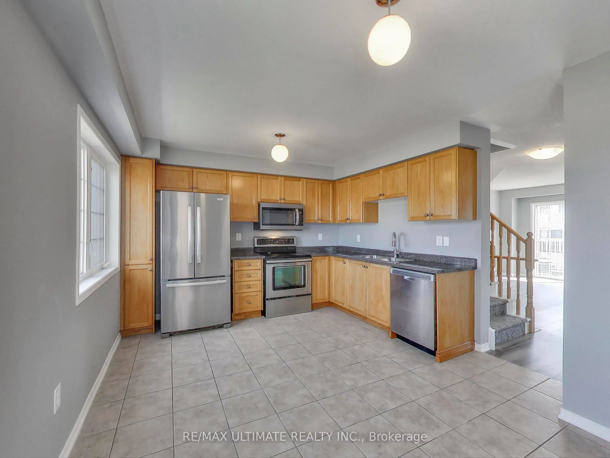 487 Rossland Road E