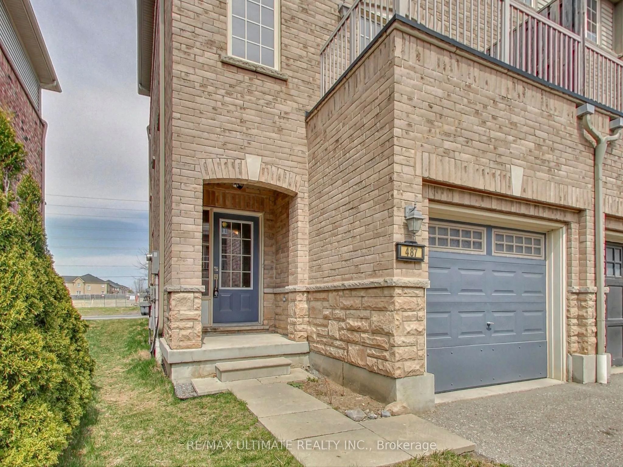 487 Rossland Road E