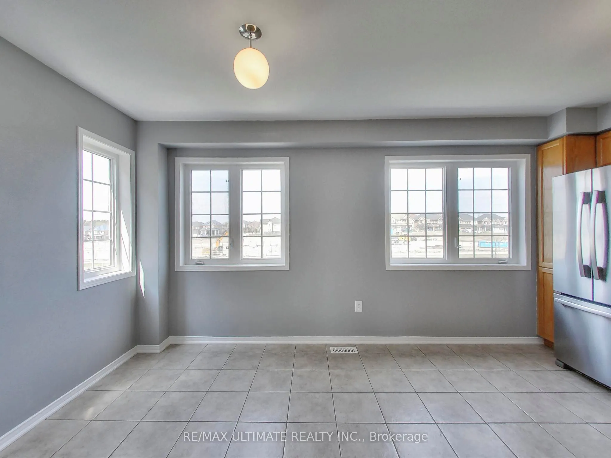 487 Rossland Road E