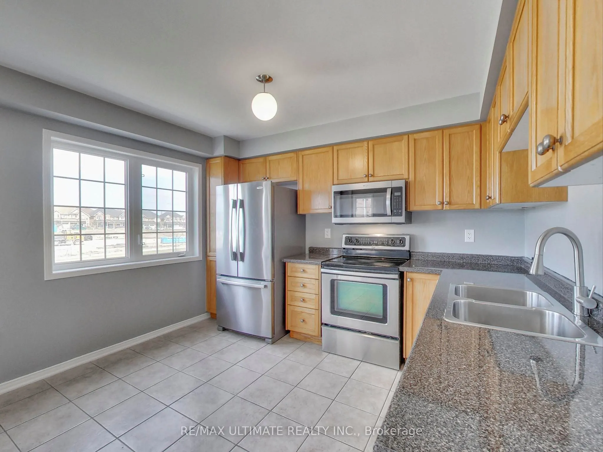 487 Rossland Road E