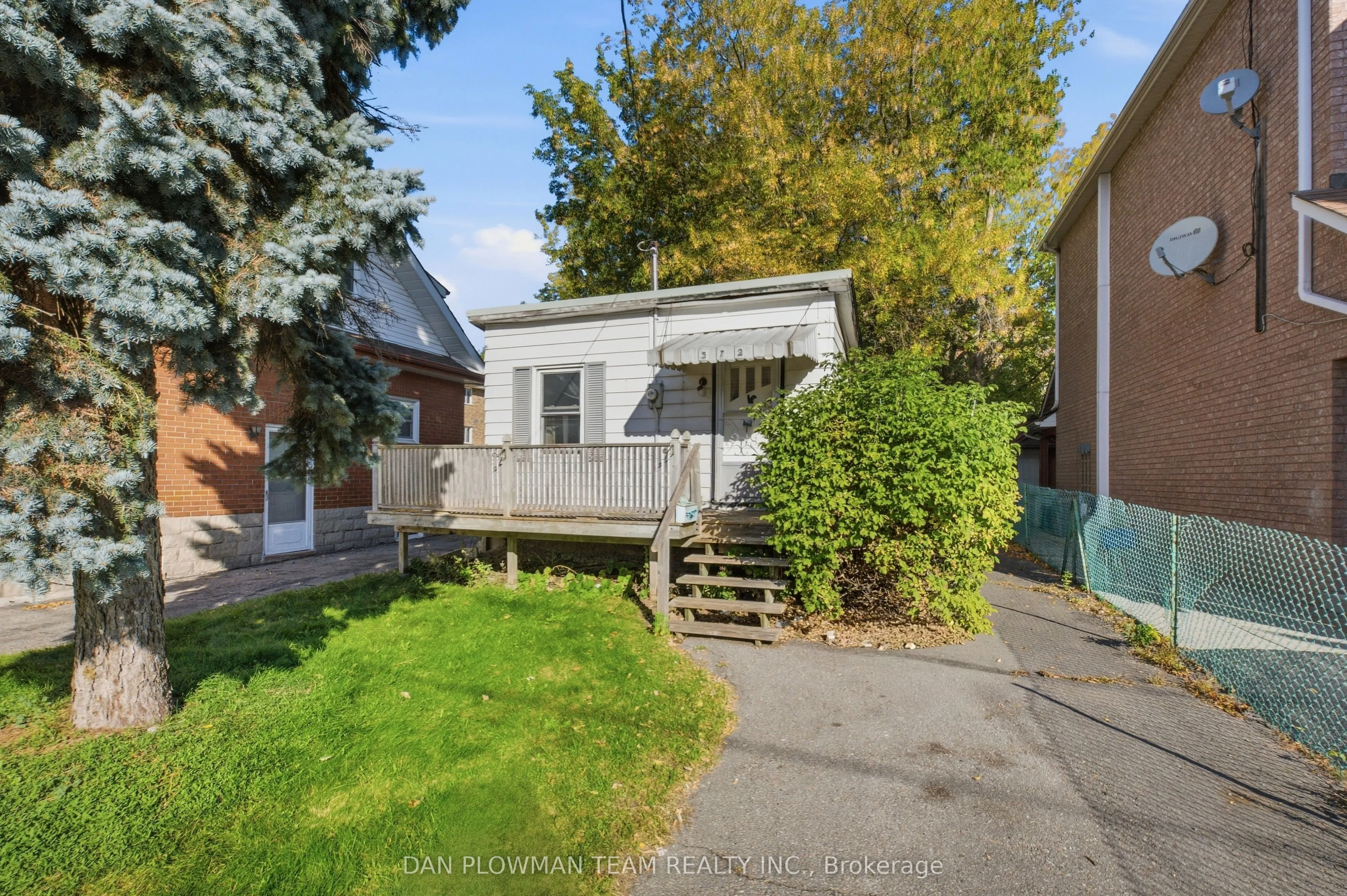 372 Pine Avenue