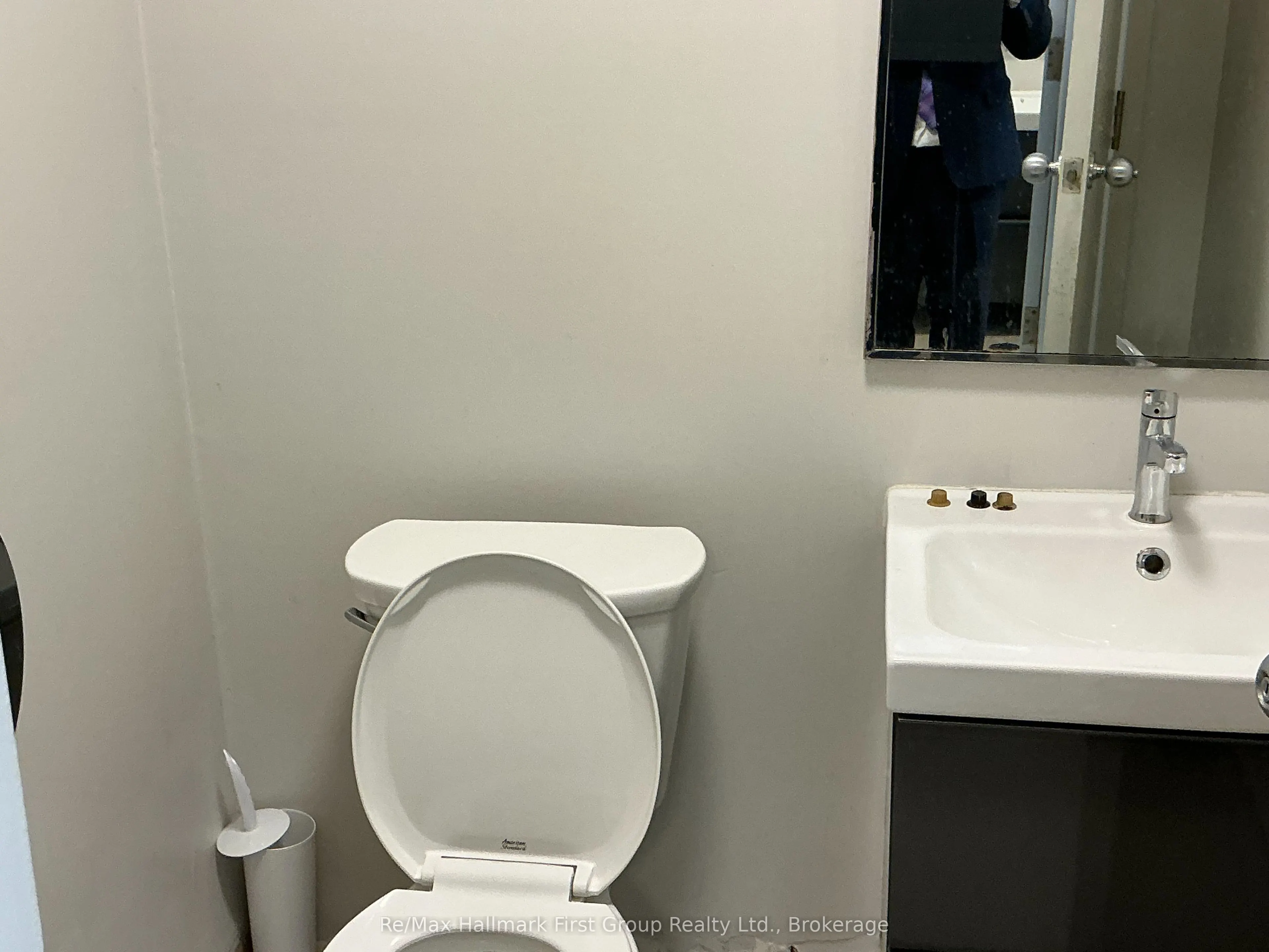 1411 King Street E #4