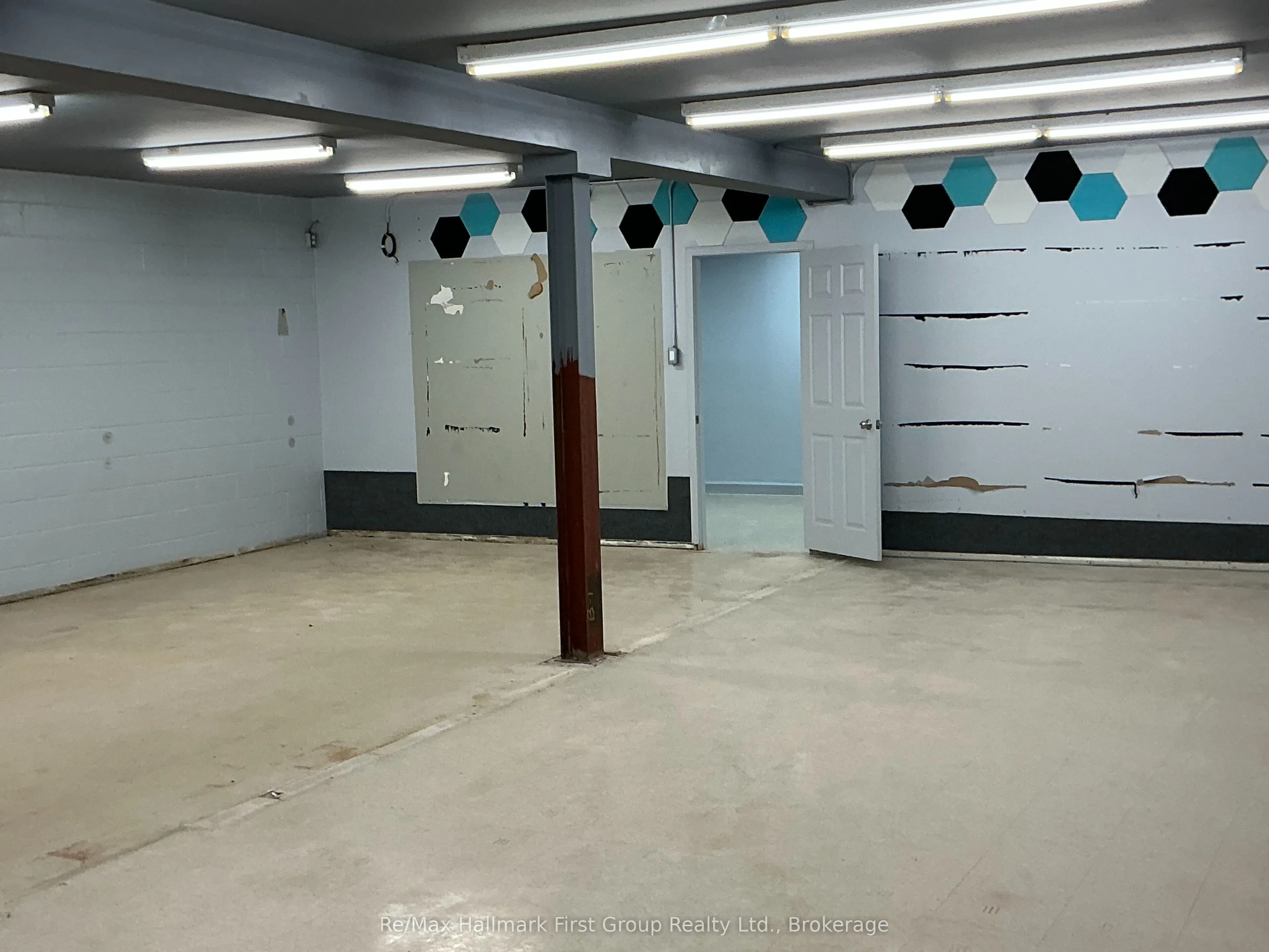 1411 King Street E #4