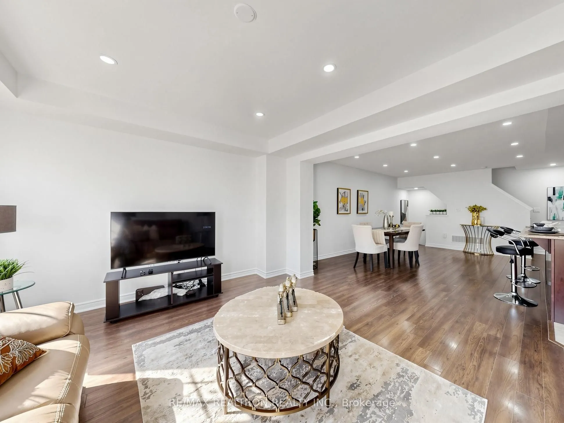 1072 Clipper Lane