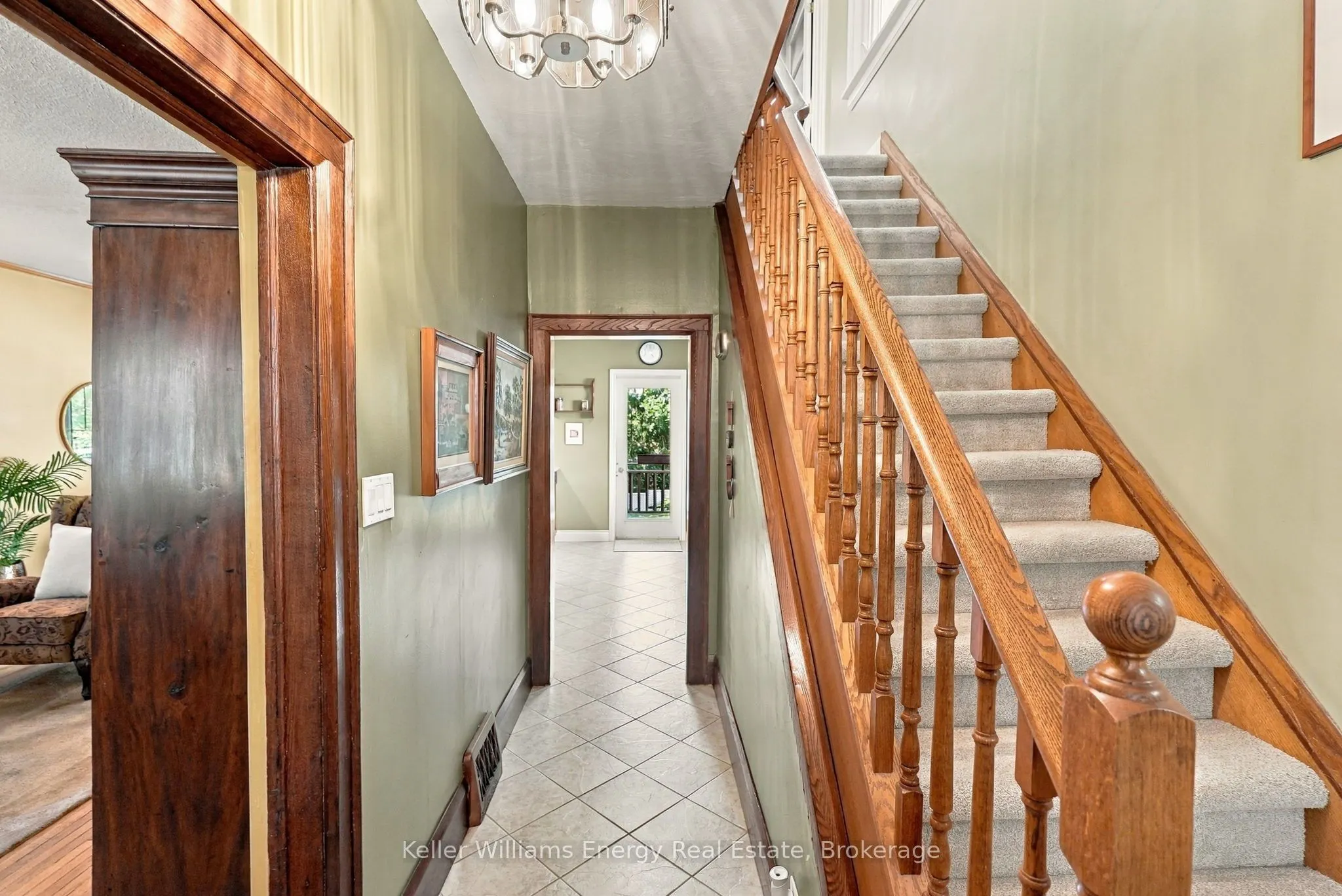 256 Grooms Avenue