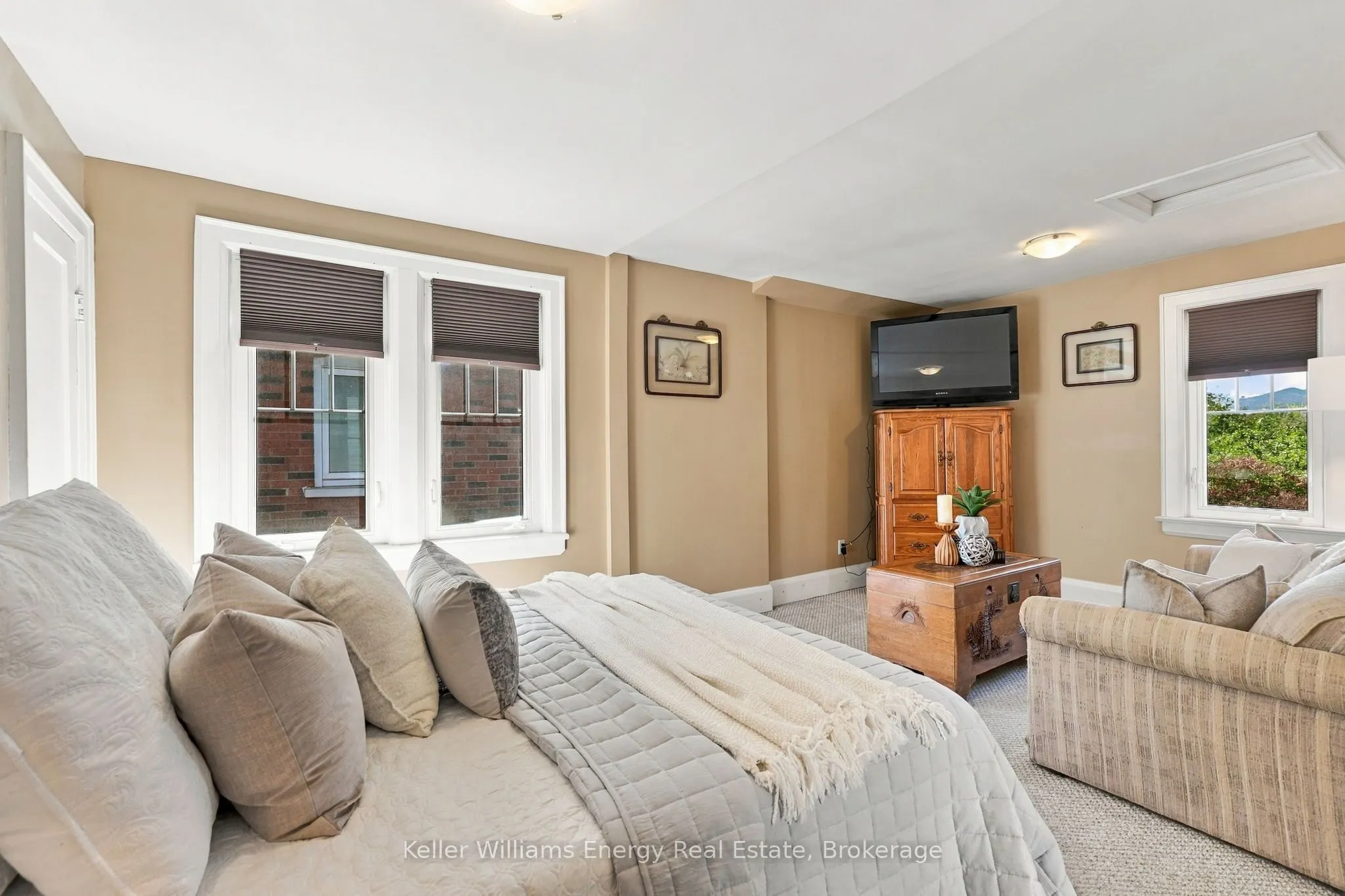 256 Grooms Avenue