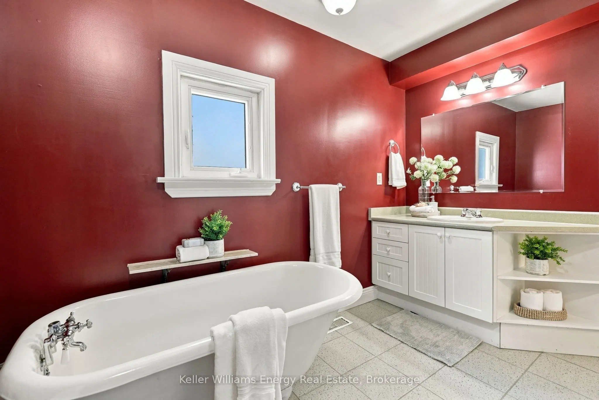 256 Grooms Avenue