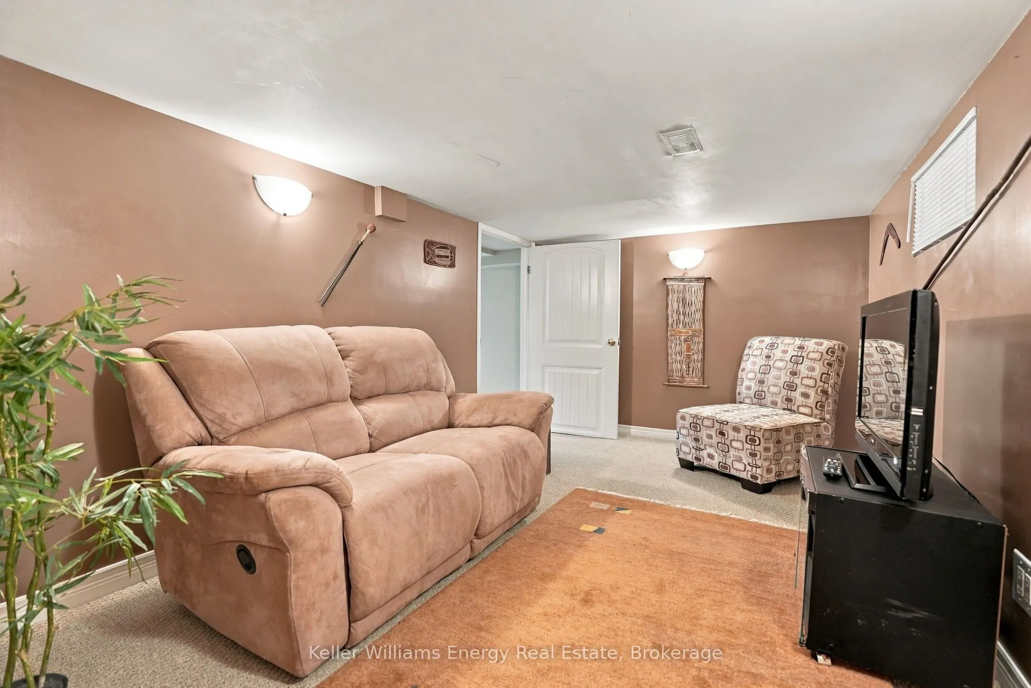 256 Grooms Avenue