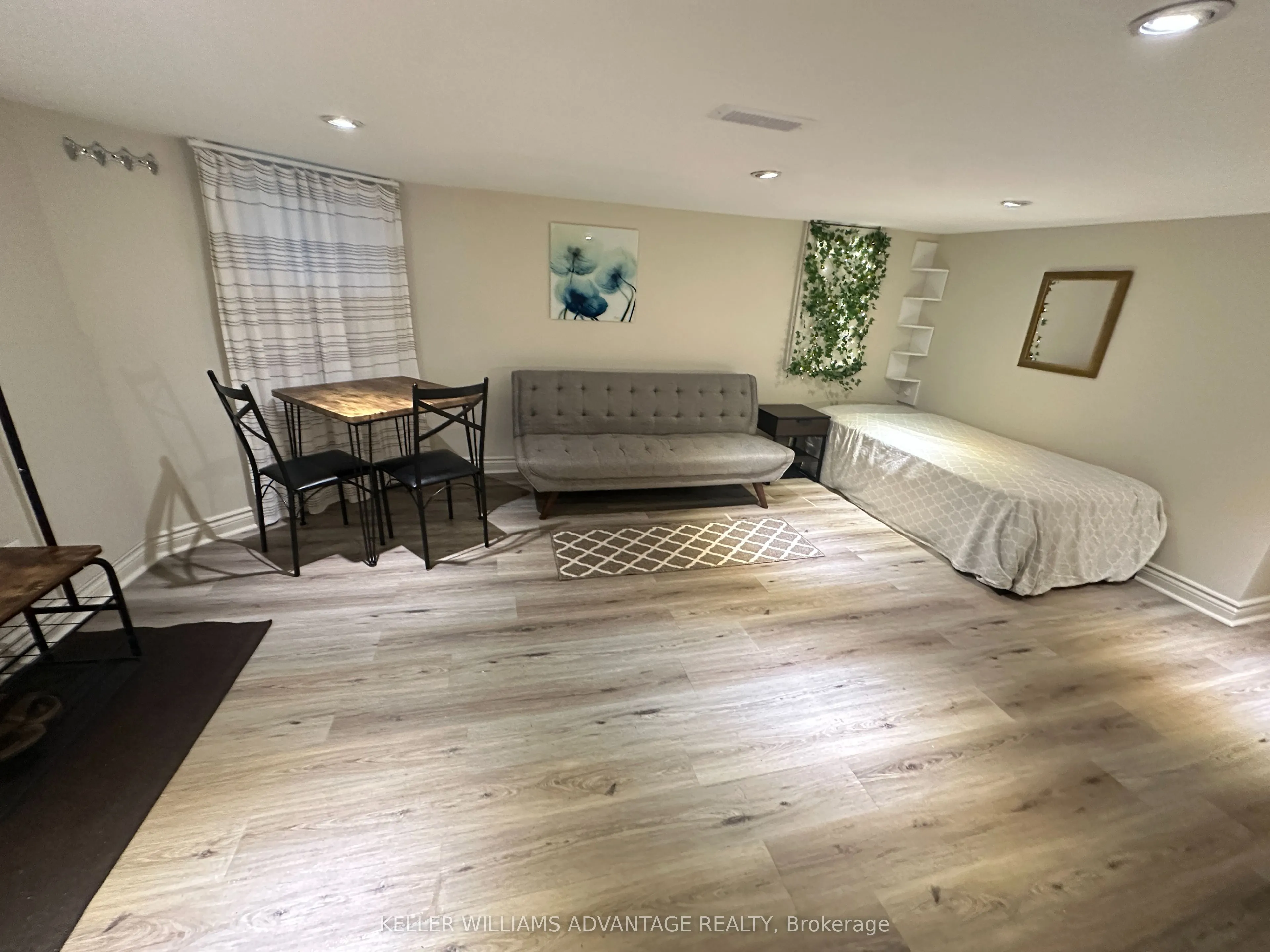 256 Woodbine Avenue #Lower