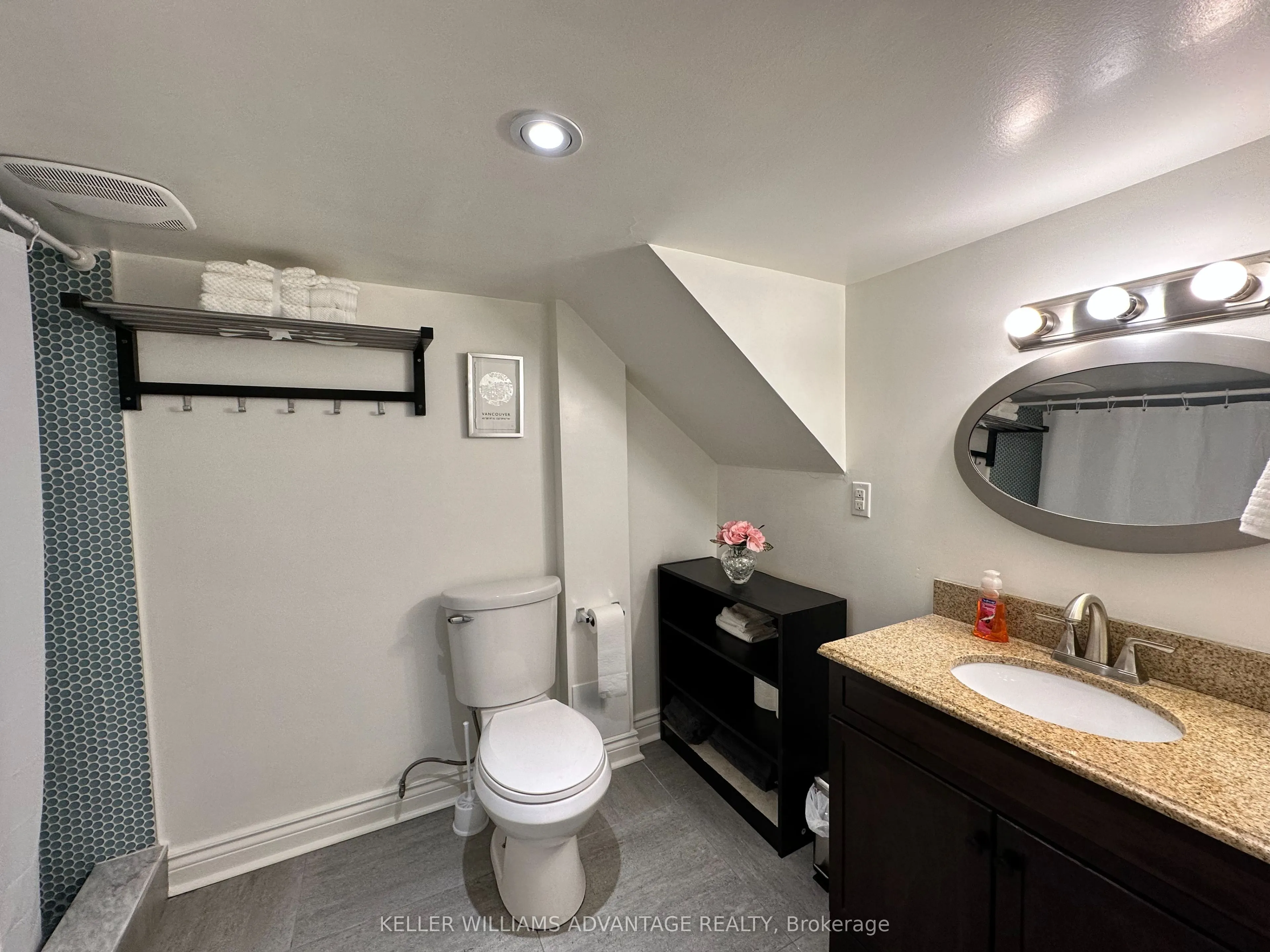 256 Woodbine Avenue #Lower