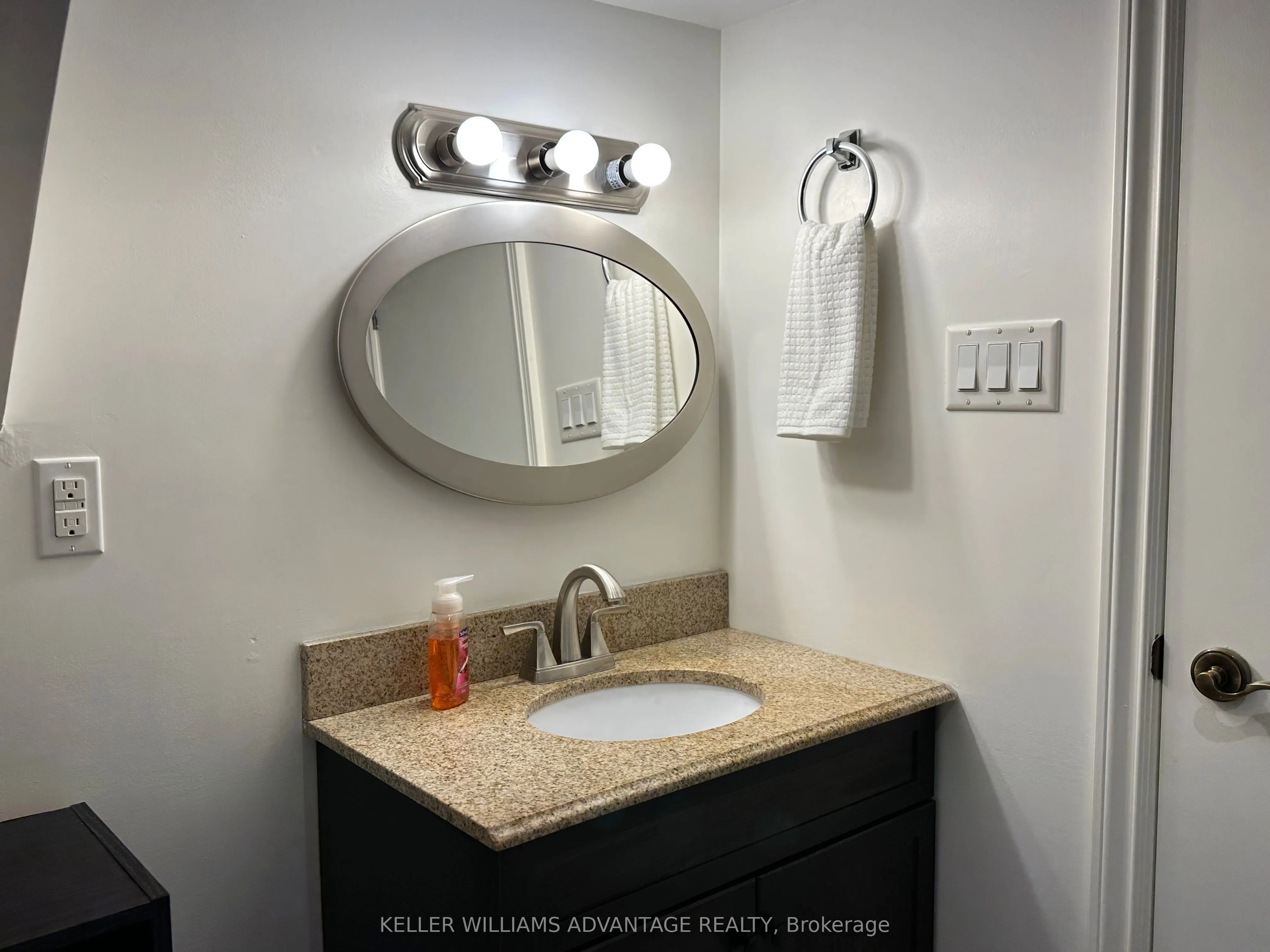 256 Woodbine Avenue #Lower