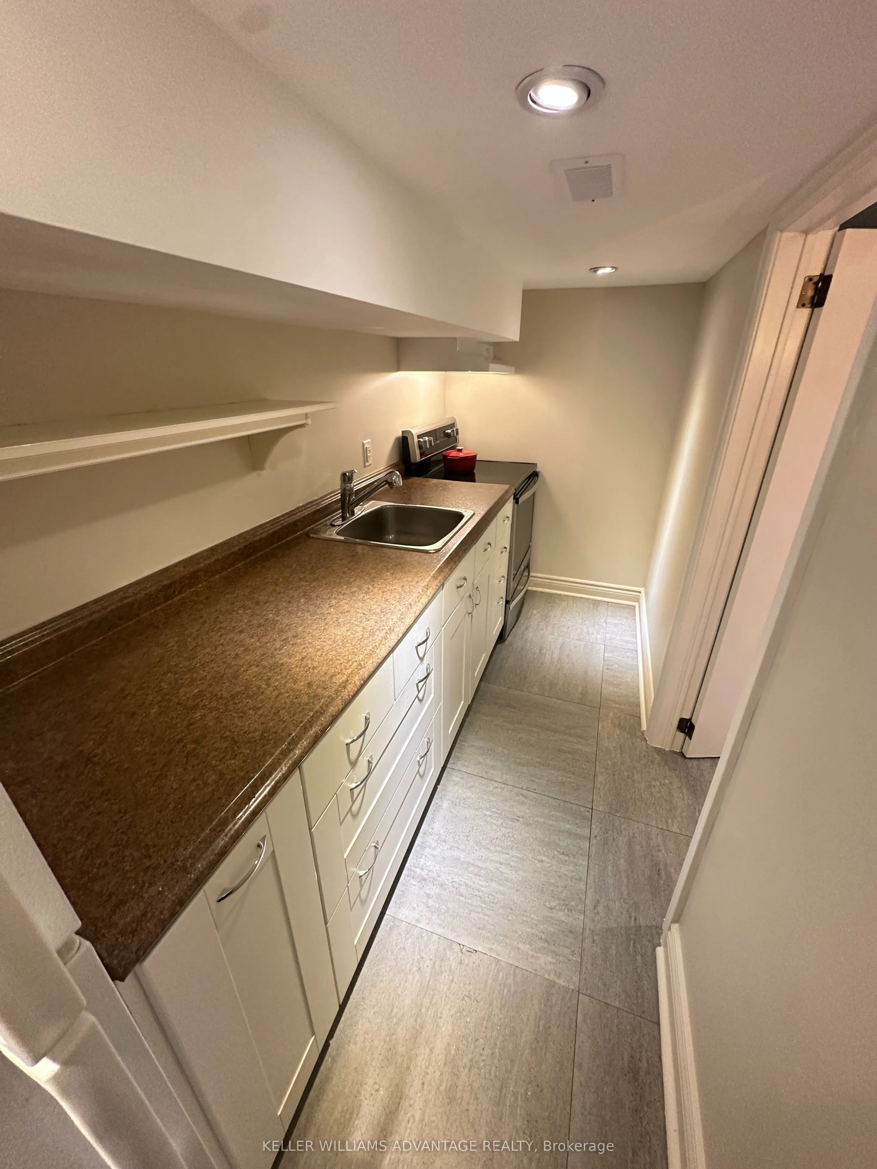 256 Woodbine Avenue #Lower