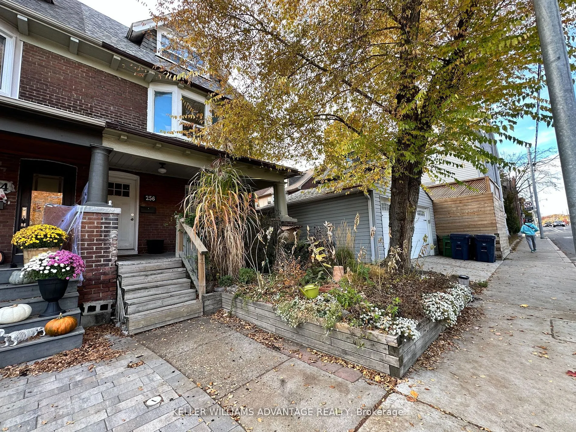 256 Woodbine Avenue #Lower