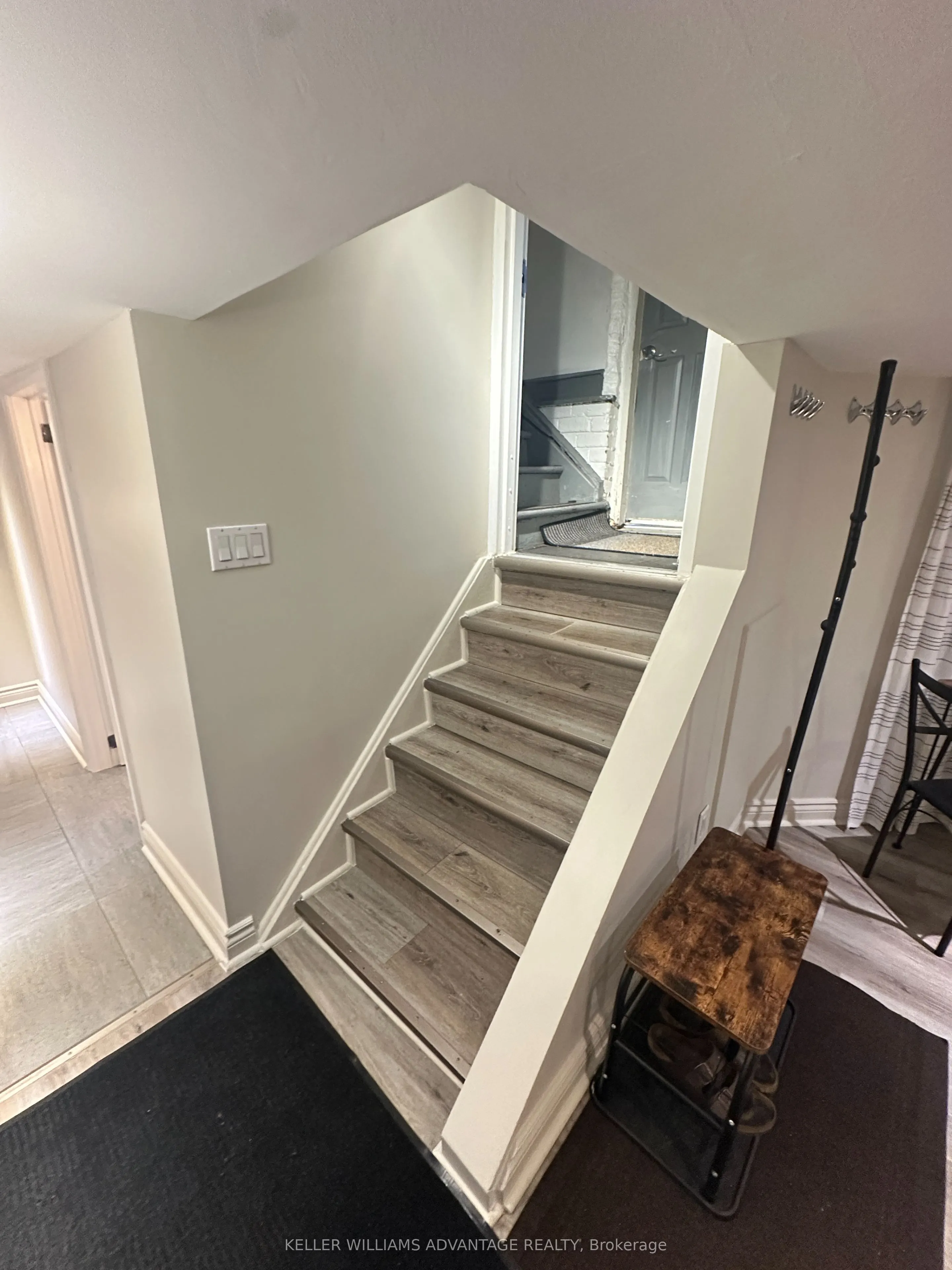 256 Woodbine Avenue #Lower